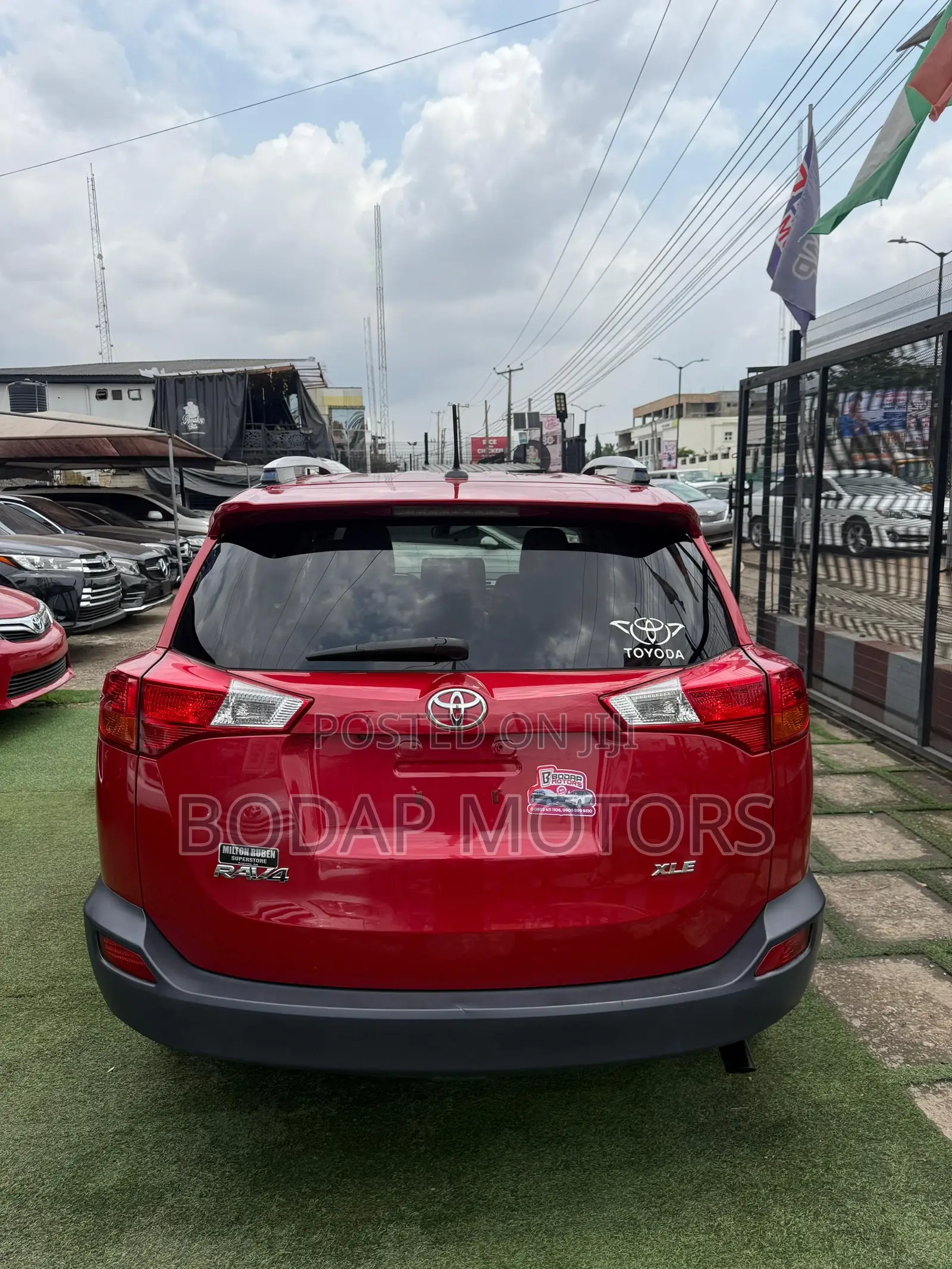 Toyota RAV4 XLE 4dr SUV AWD (2.5L 4cyl 6A) 2014 Red