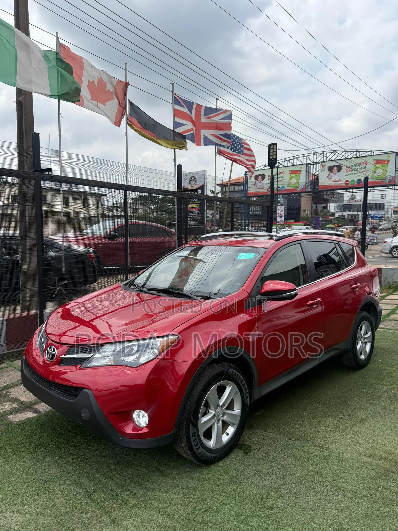 Toyota RAV4 XLE 4dr SUV AWD (2.5L 4cyl 6A) 2014 Red