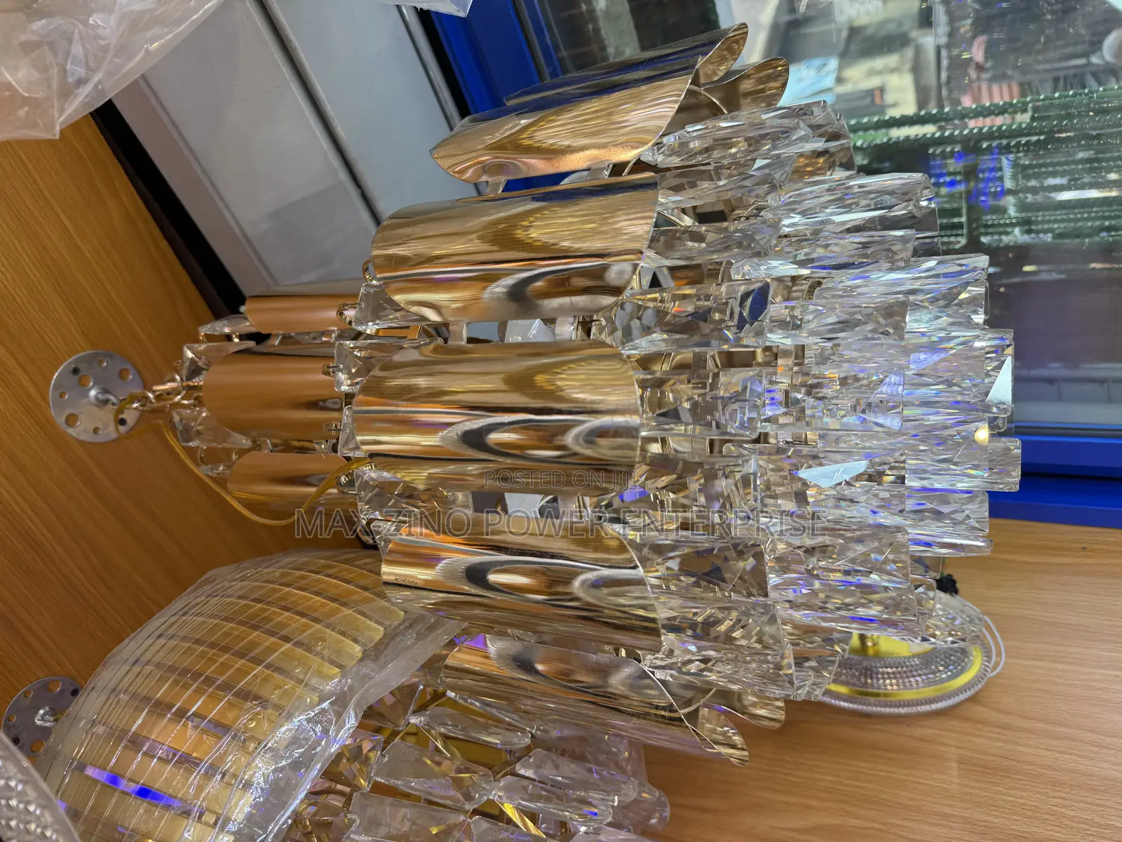 Chandelie Center Diamond Light