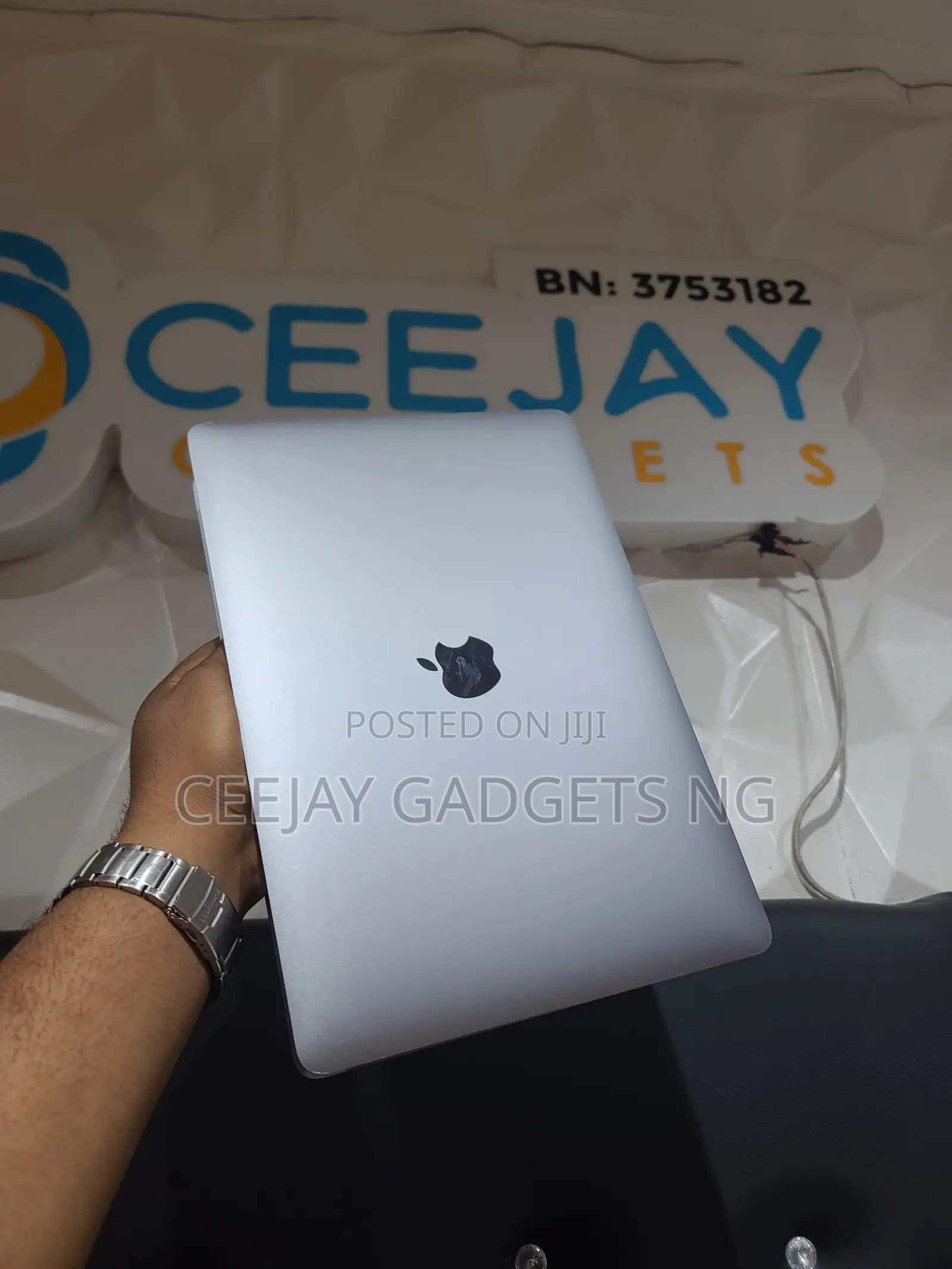 Laptop Apple MacBook Pro 2020 16GB Apple M1 SSD 512GB
