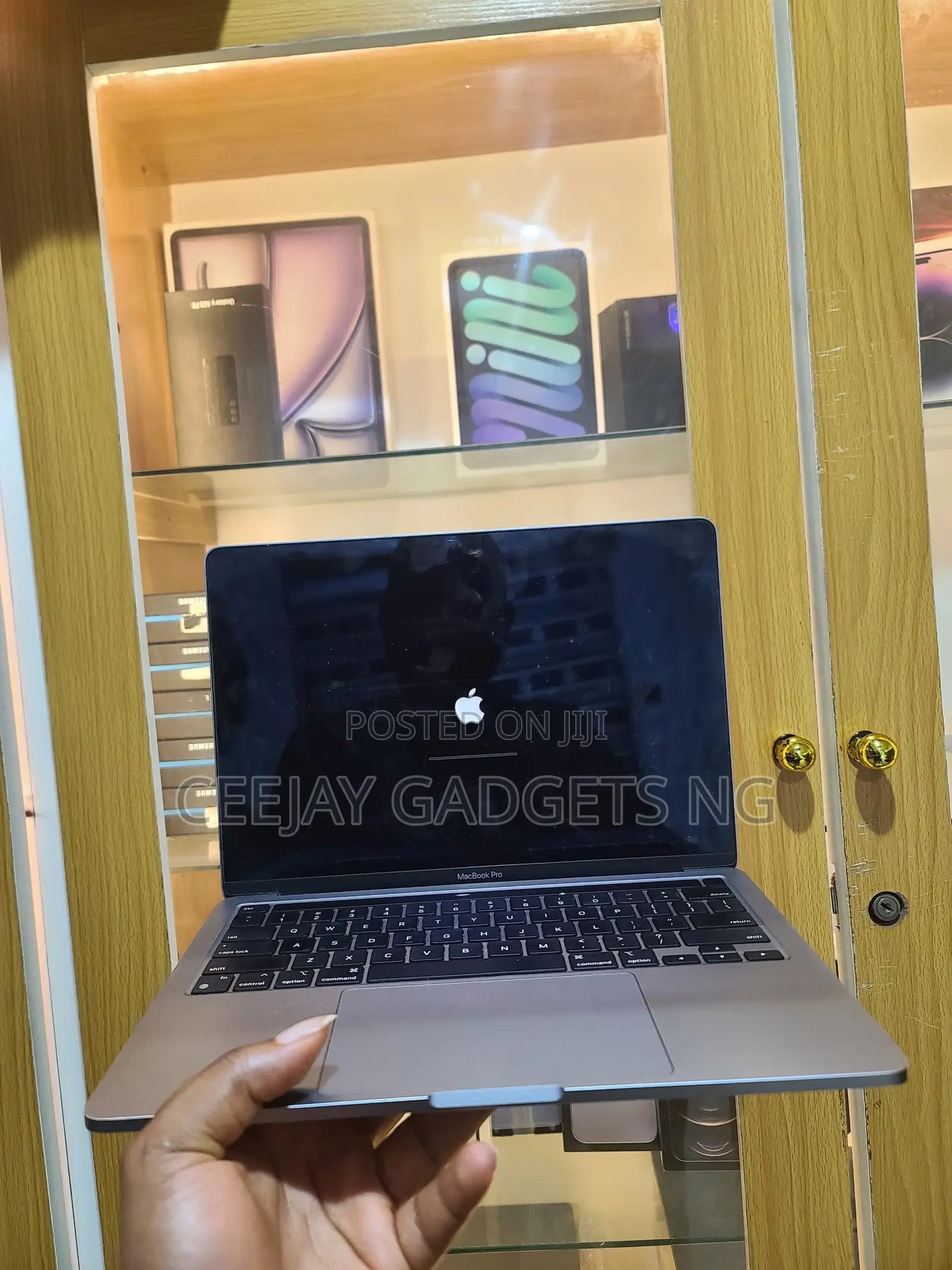 Laptop Apple MacBook Pro 2020 16GB Apple M1 SSD 512GB