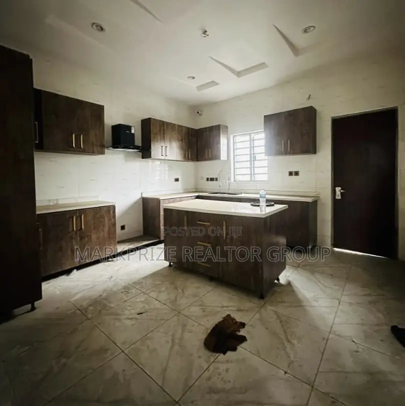 5bdrm Duplex in Ikeja Gra Lagos for sale