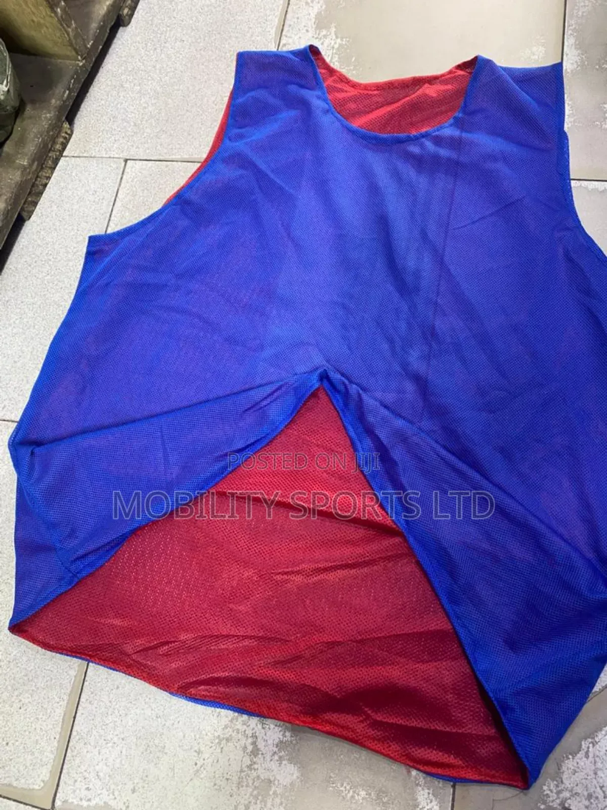 A Set Of Reversible Training Bib
