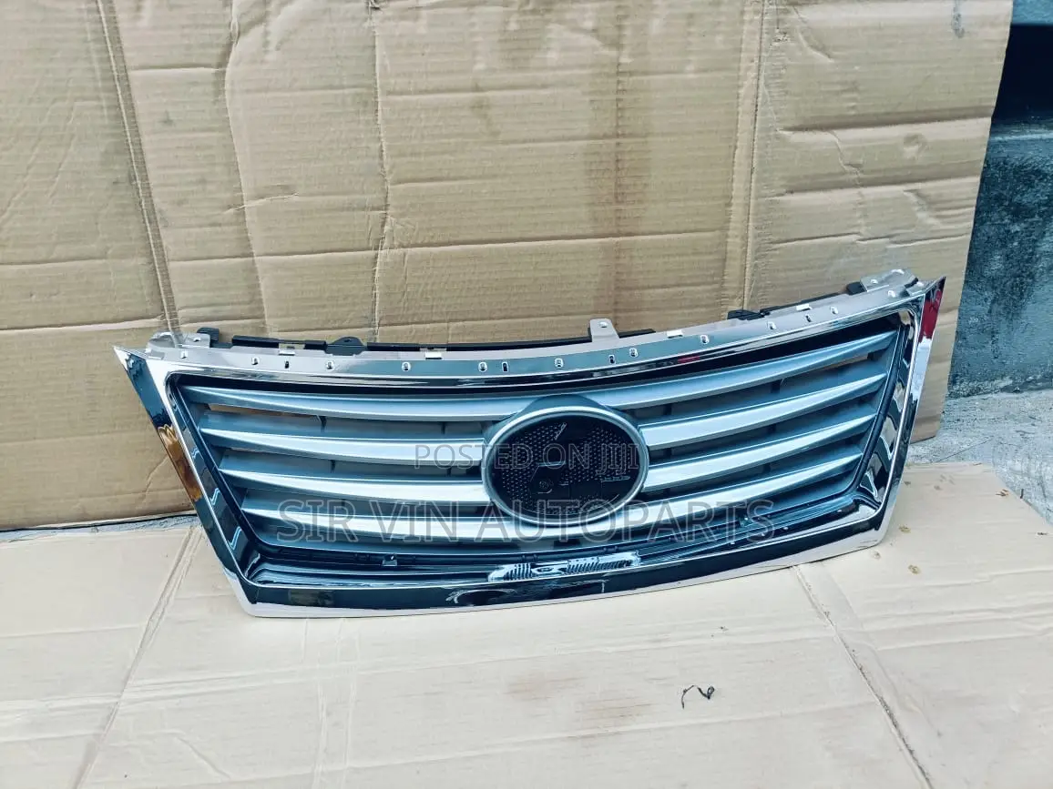 Front Grill For Es 350, 2010 With Chrome.