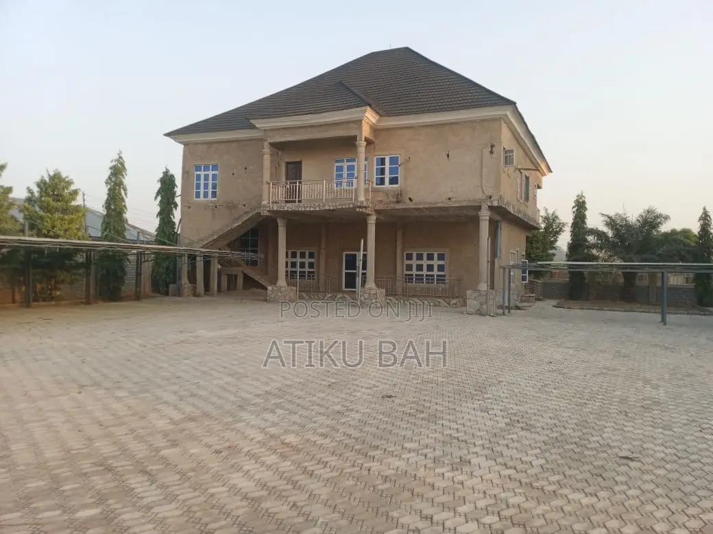 6bdrm Mansion in Jalingo for sale