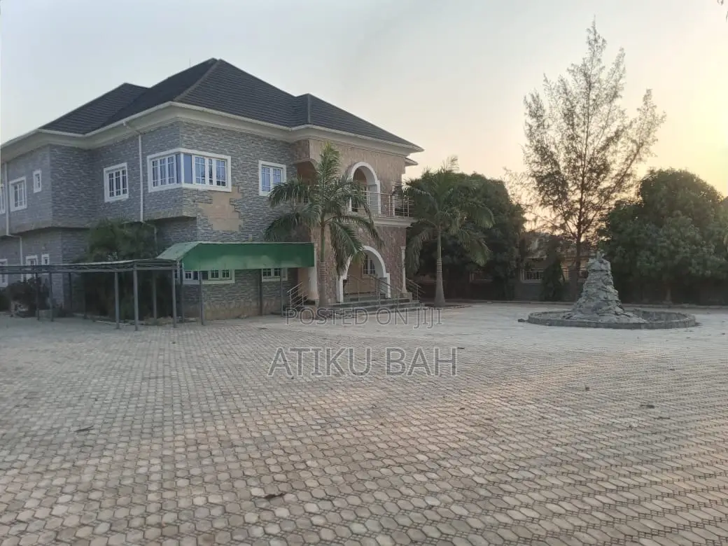6bdrm Mansion in Jalingo for sale