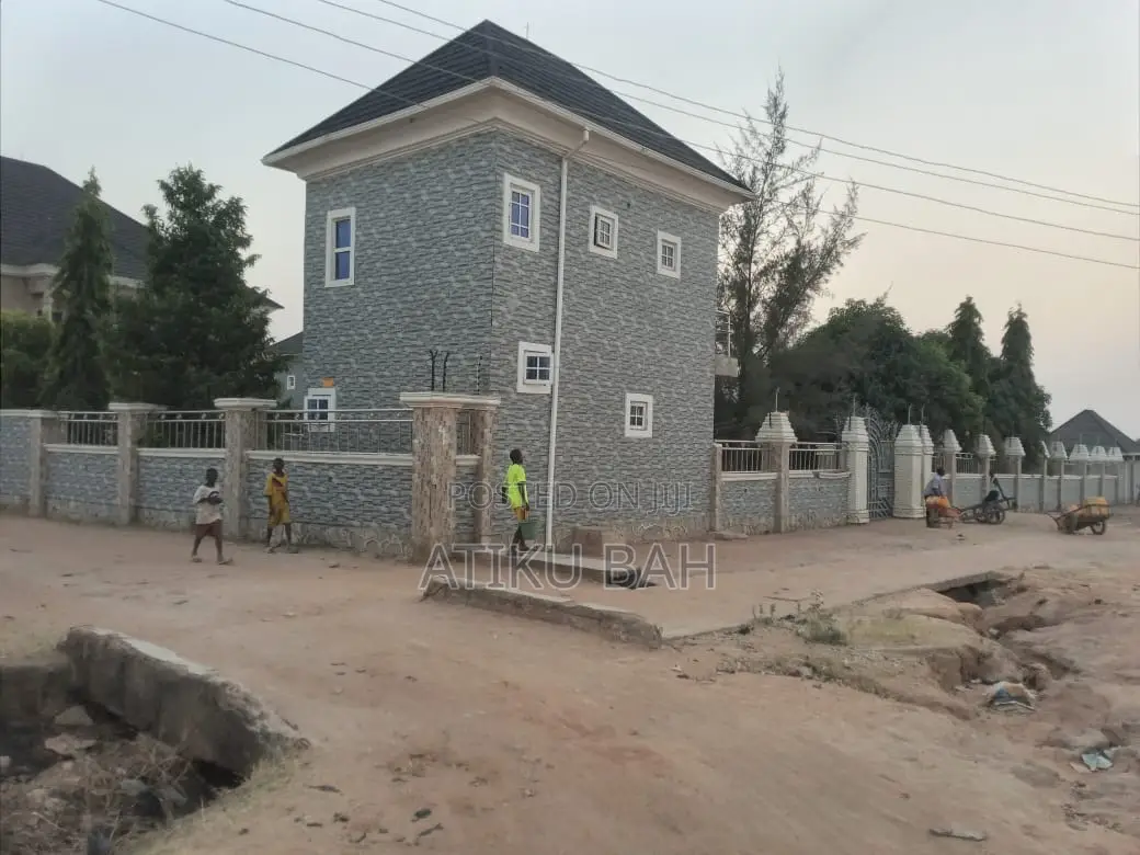 6bdrm Mansion in Jalingo for sale