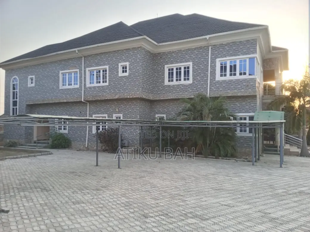 6bdrm Mansion in Jalingo for sale