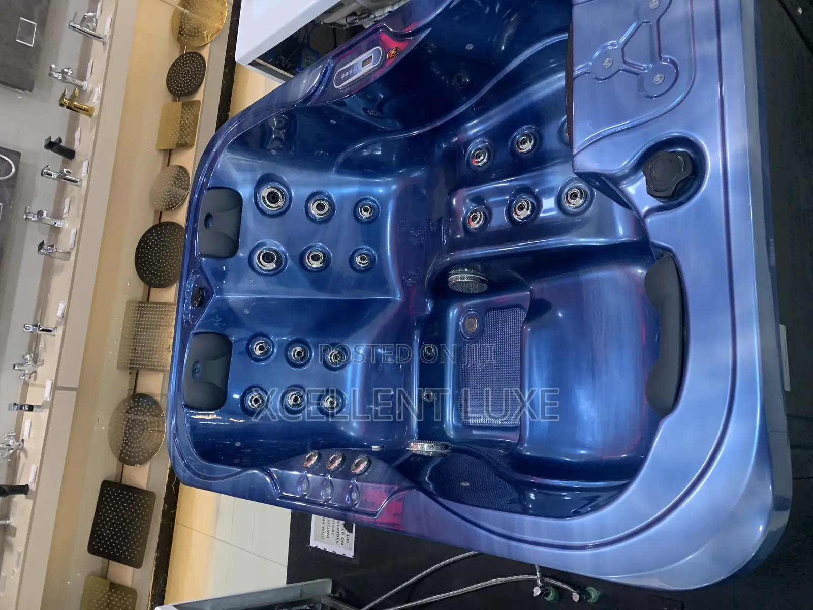 Luxurious 3 In 1 Out Door Jacuzzi Massage Bathtub