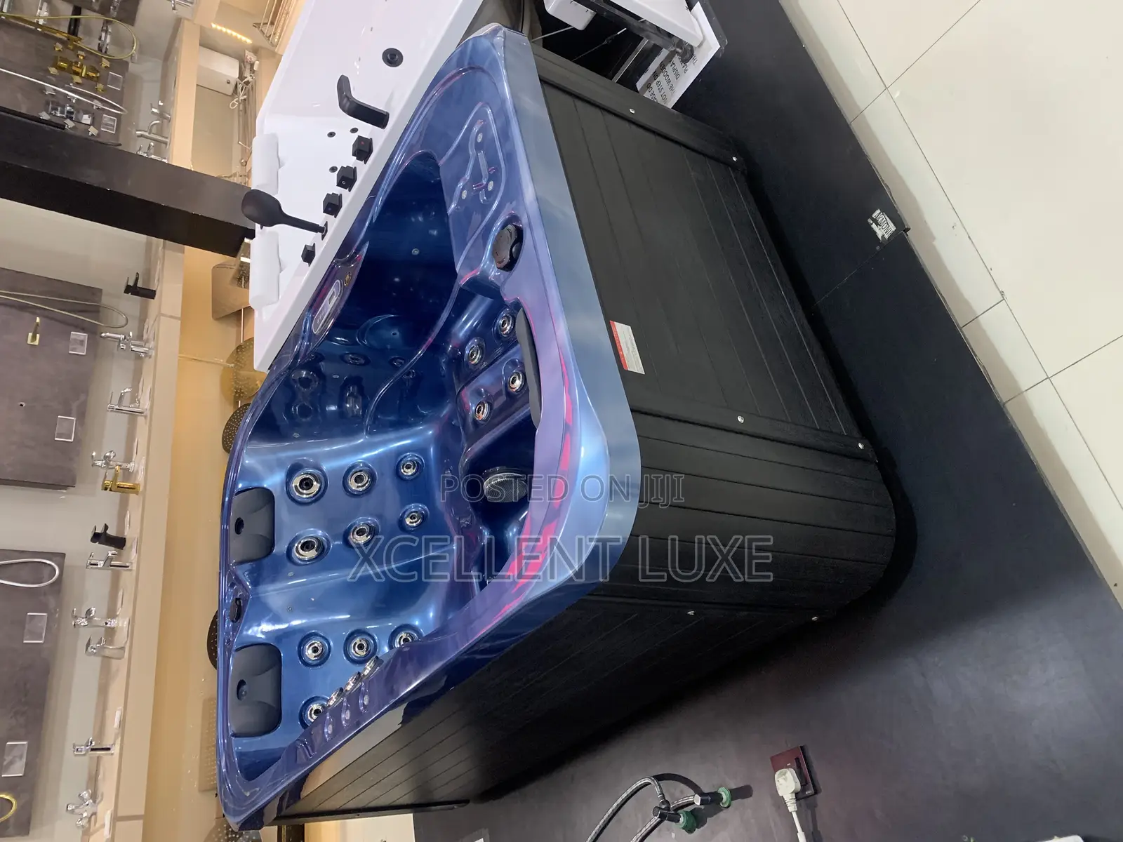 Luxurious 3 In 1 Out Door Jacuzzi Massage Bathtub