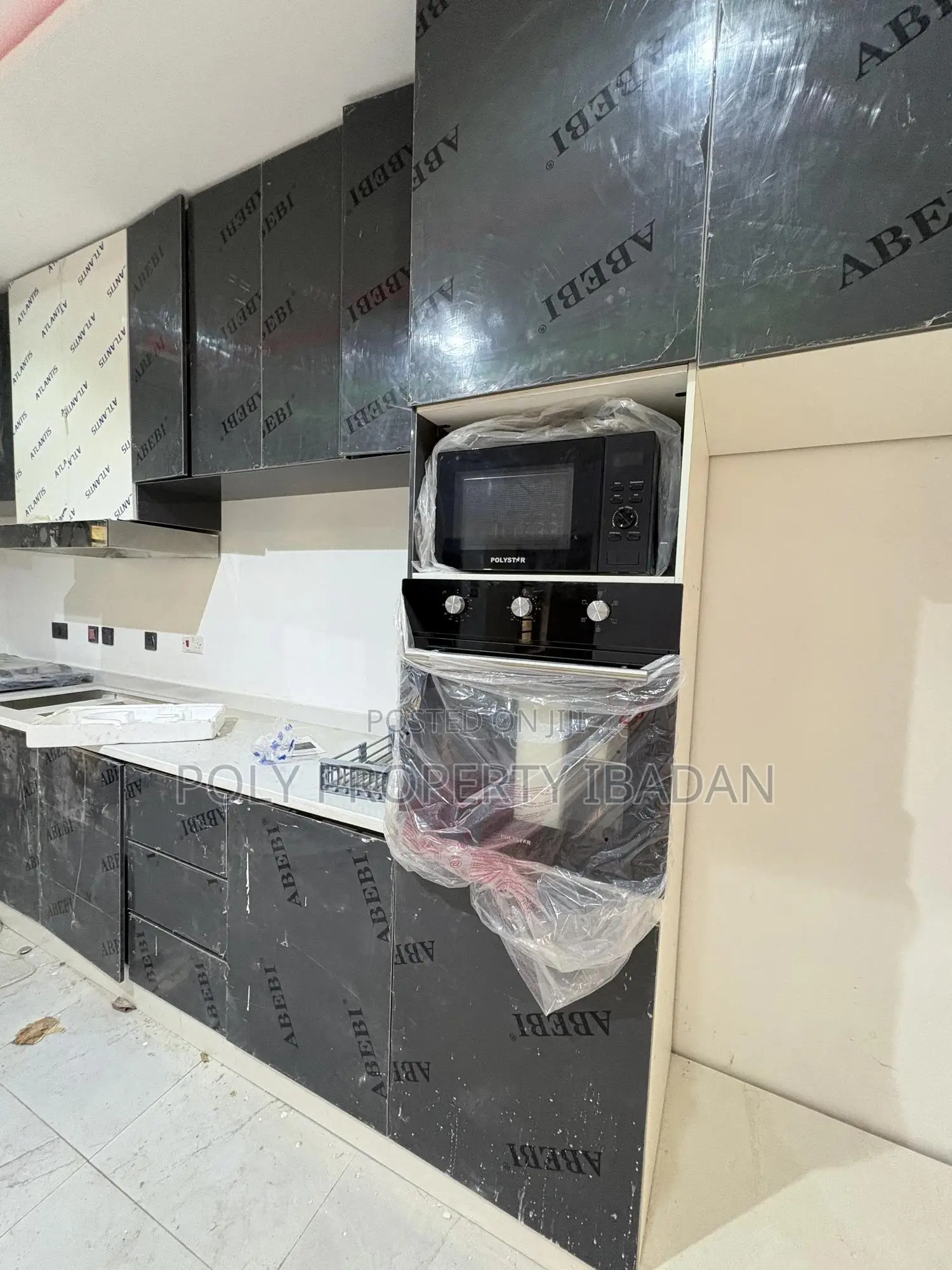 5bdrm Penthouse in Oluyole Estate, Ibadan for sale