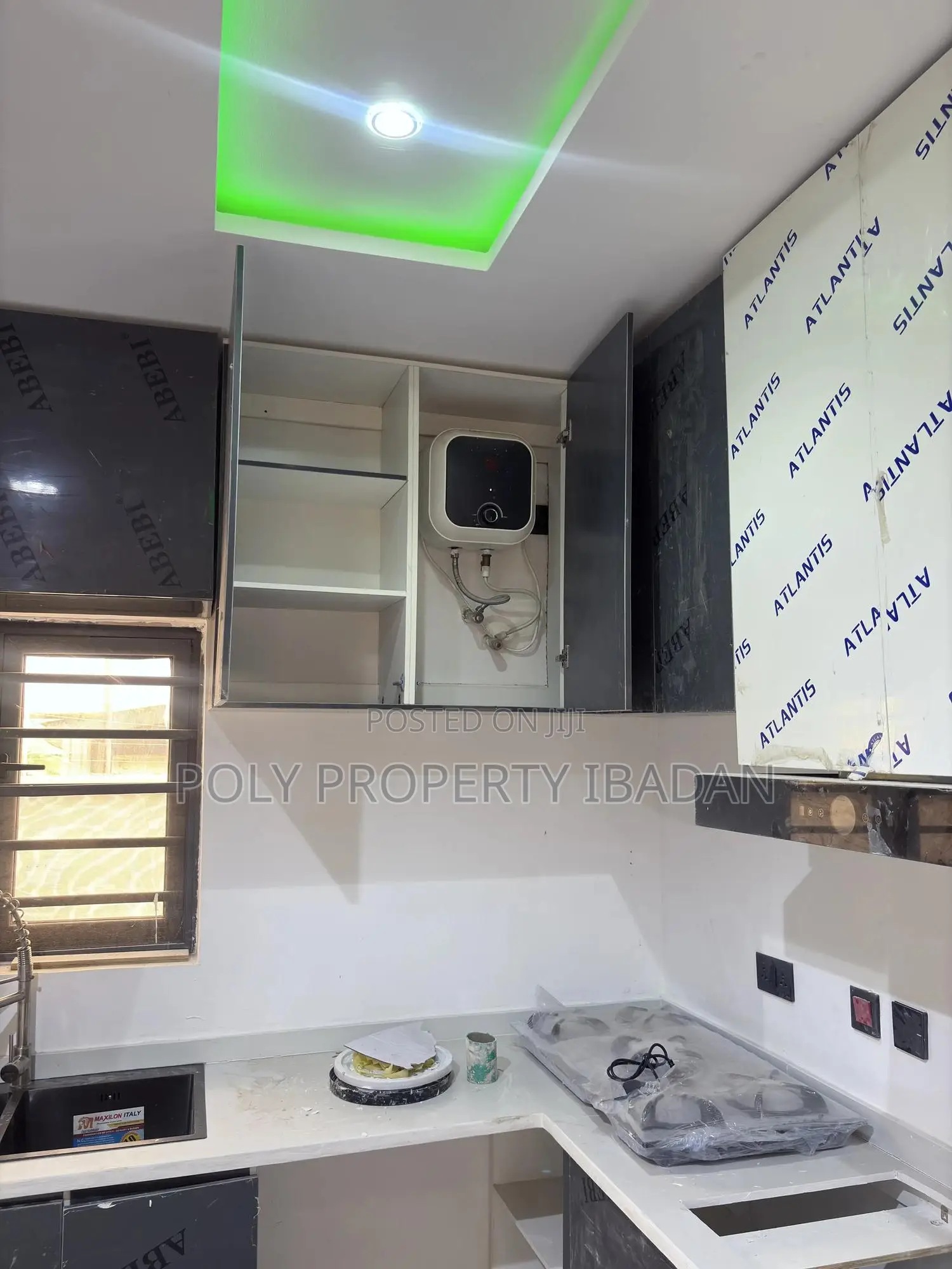 5bdrm Penthouse in Oluyole Estate, Ibadan for sale