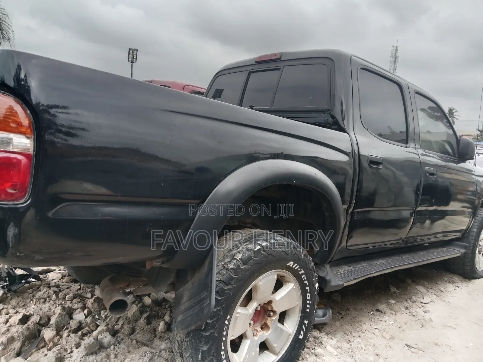 Toyota Tacoma Base V6 4x4 Double-Cab 121.9 in. WB 2002 Black