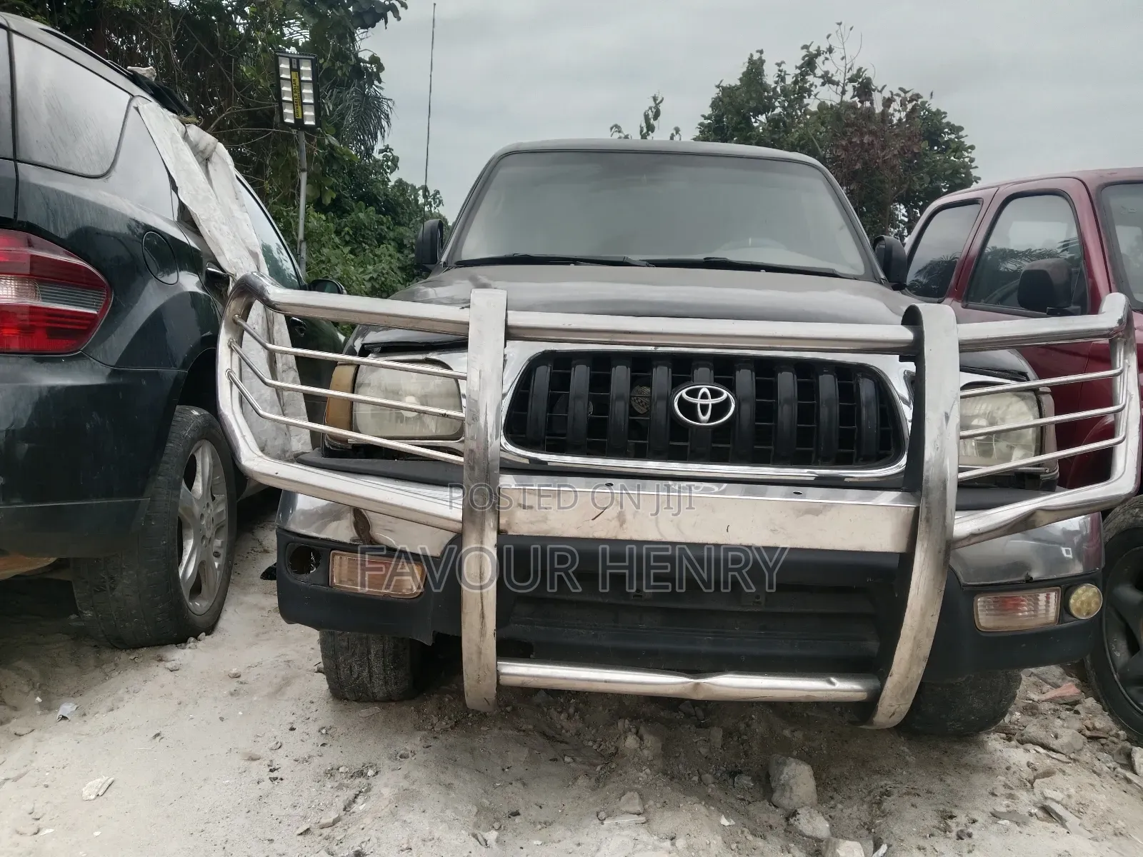 Toyota Tacoma Base V6 4x4 Double-Cab 121.9 in. WB 2002 Black