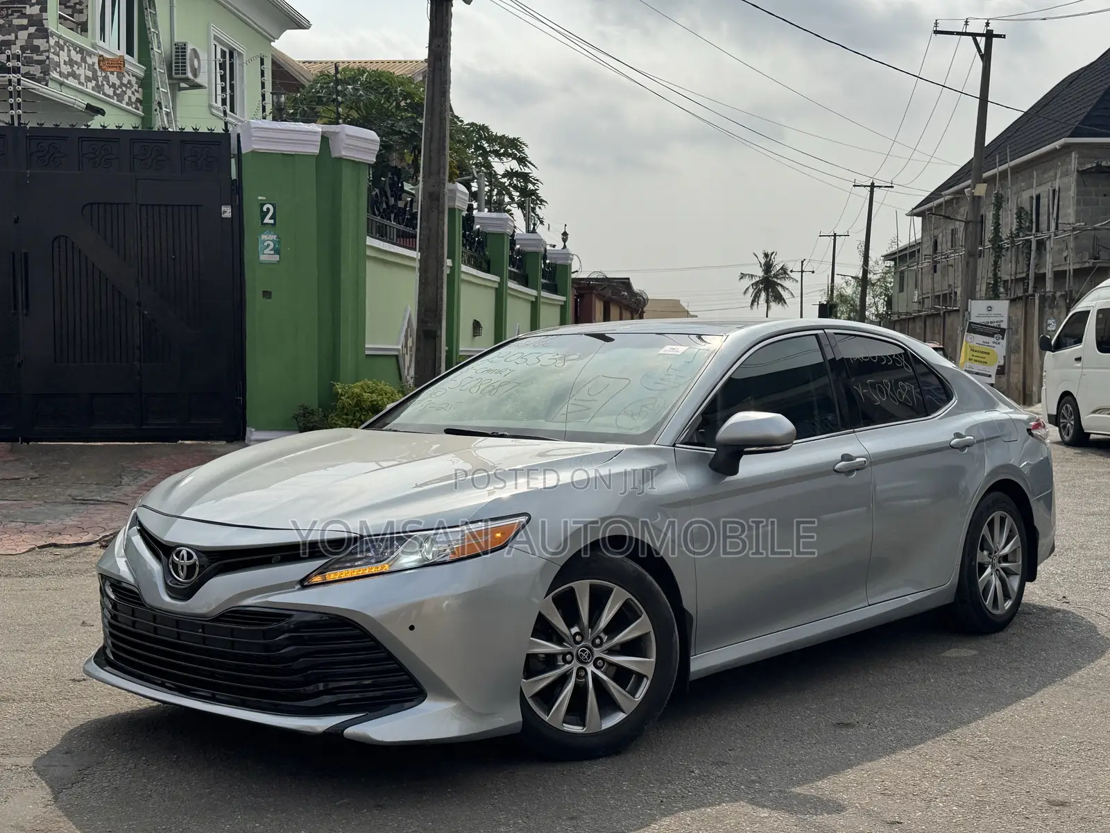 Toyota Camry XLE FWD (2.5L 4cyl 8AM) 2018 Silver