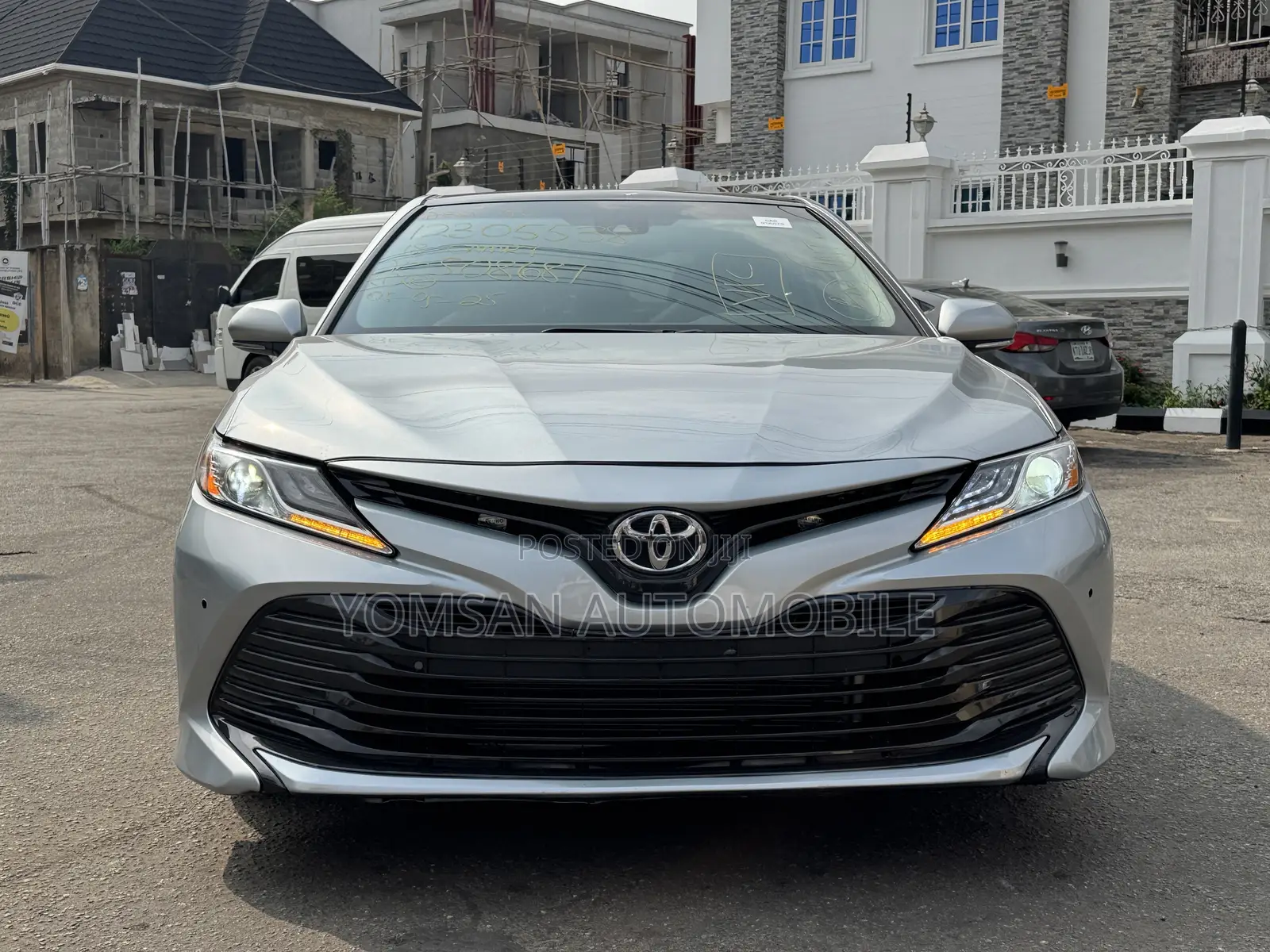 Toyota Camry XLE FWD (2.5L 4cyl 8AM) 2018 Silver