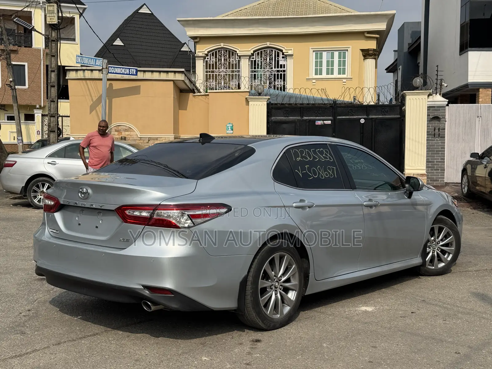 Toyota Camry XLE FWD (2.5L 4cyl 8AM) 2018 Silver