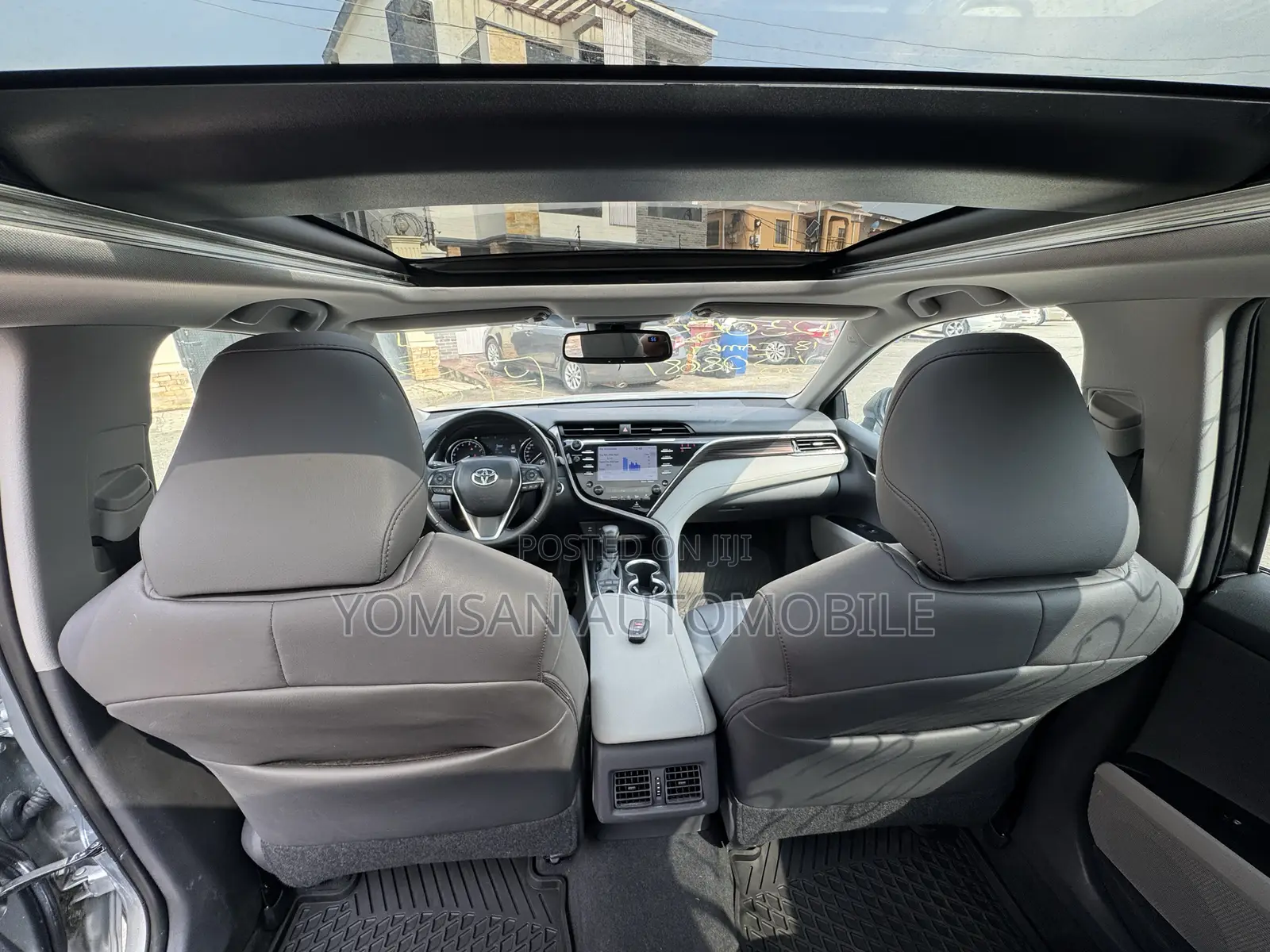 Toyota Camry XLE FWD (2.5L 4cyl 8AM) 2018 Silver