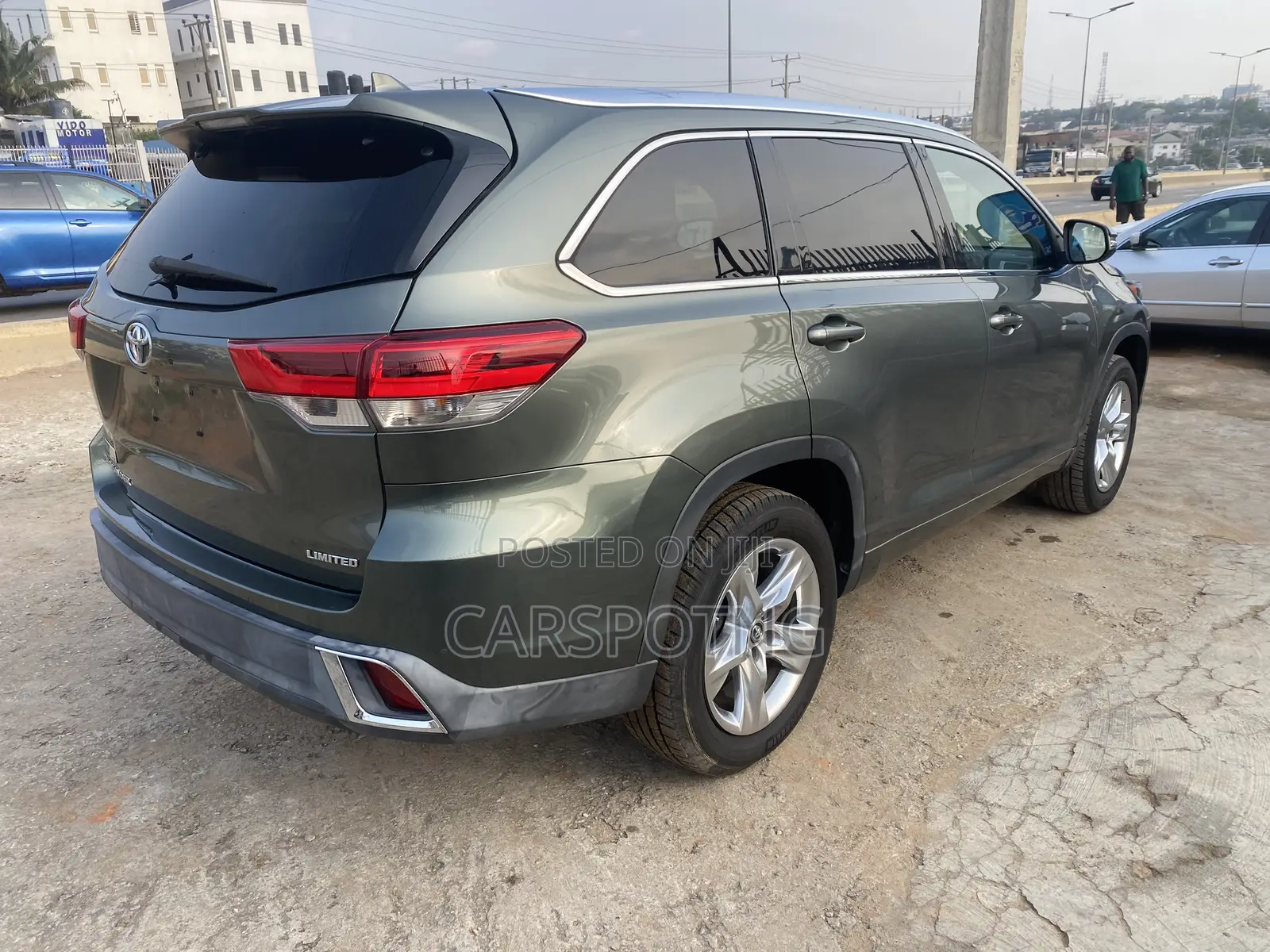 Toyota Highlander Limited 4x2 V6 (3.5L 6cyl 8A) 2017 Green
