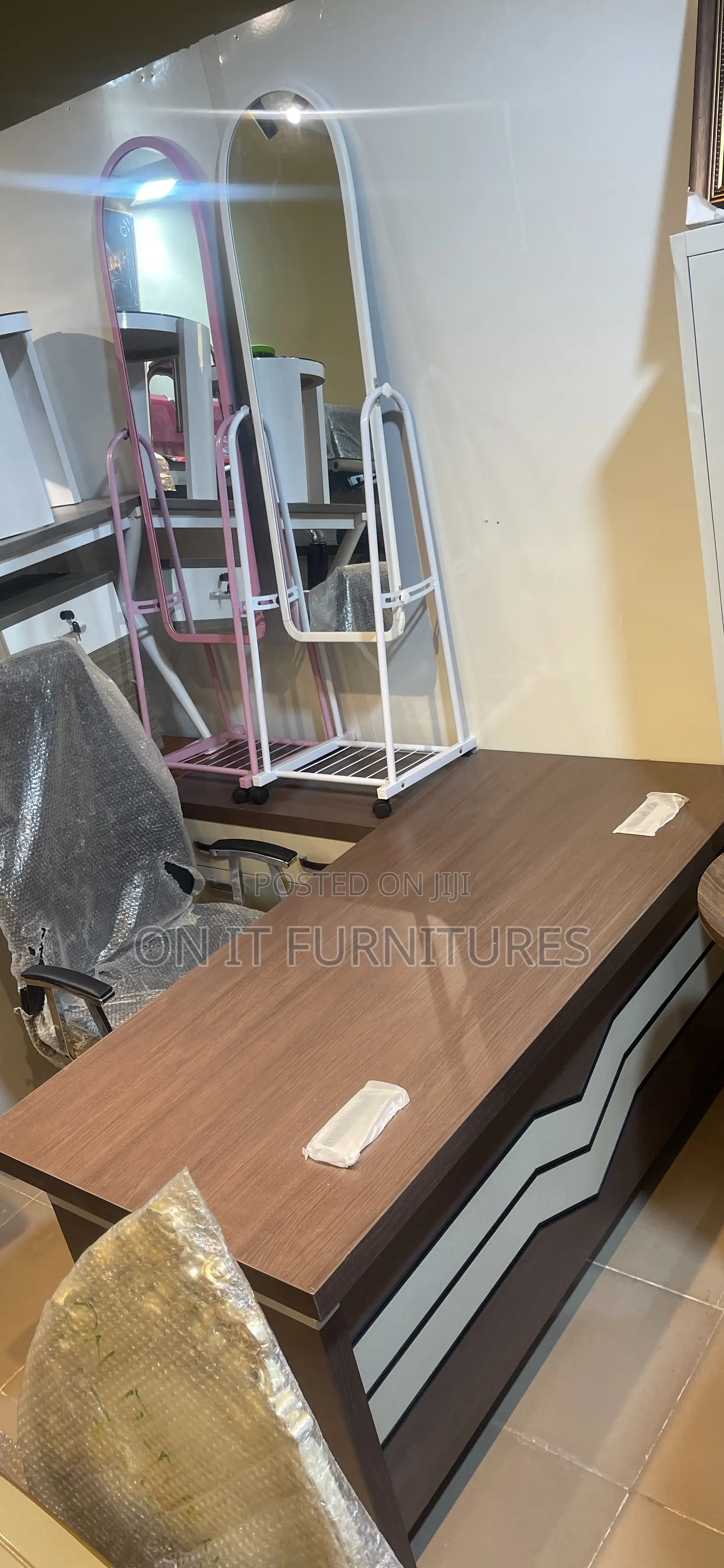 1.6m Luxury Modern Executive Office Table – Imported With Extension