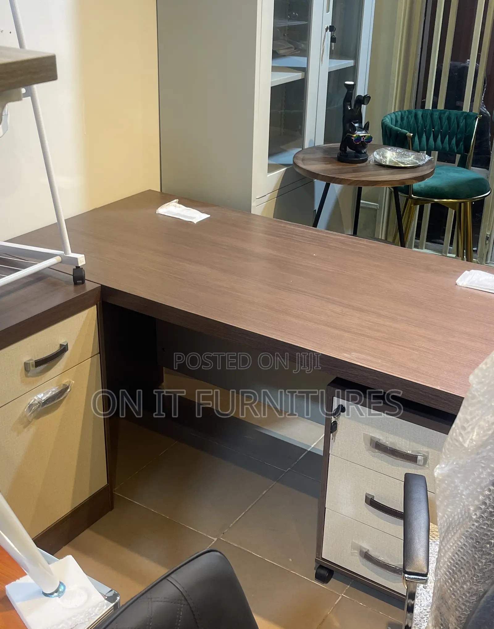 1.6m Luxury Modern Executive Office Table – Imported With Extension