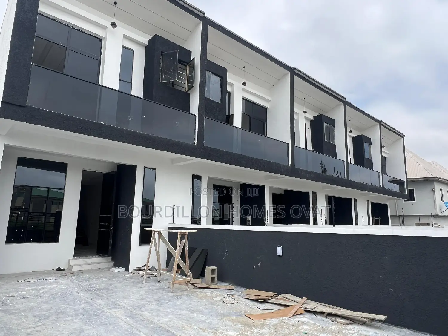 4bdrm Duplex in Ikota Villa Estate for sale