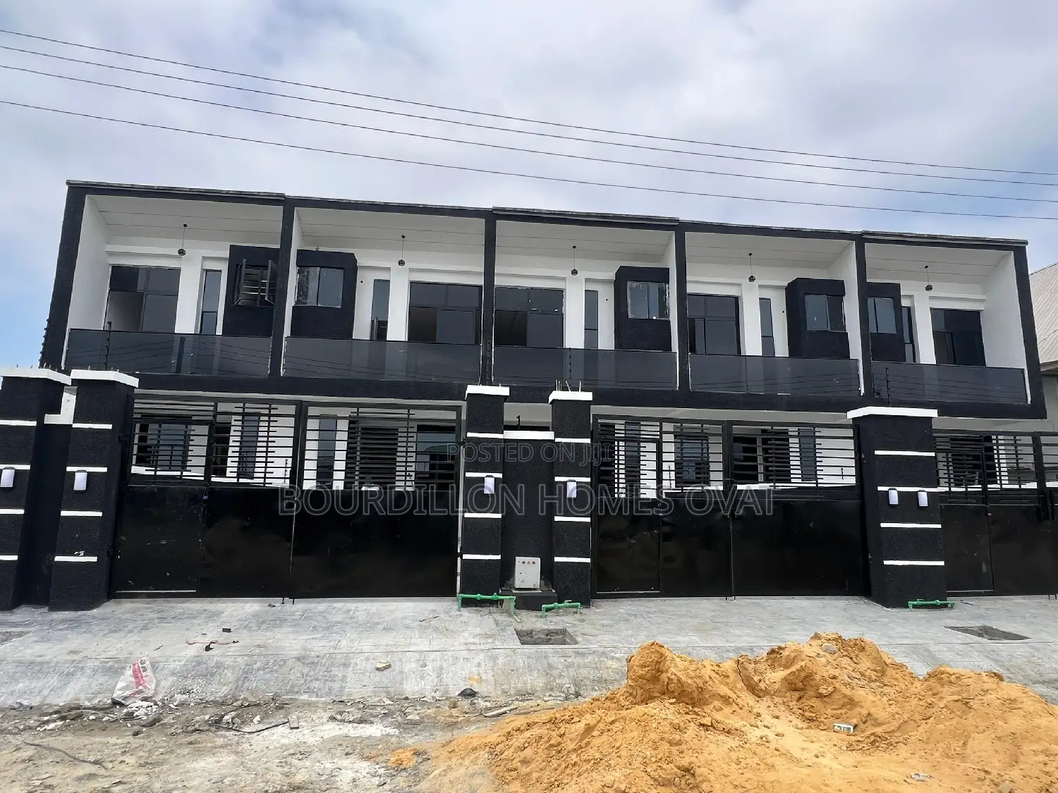 4bdrm Duplex in Ikota Villa Estate for sale