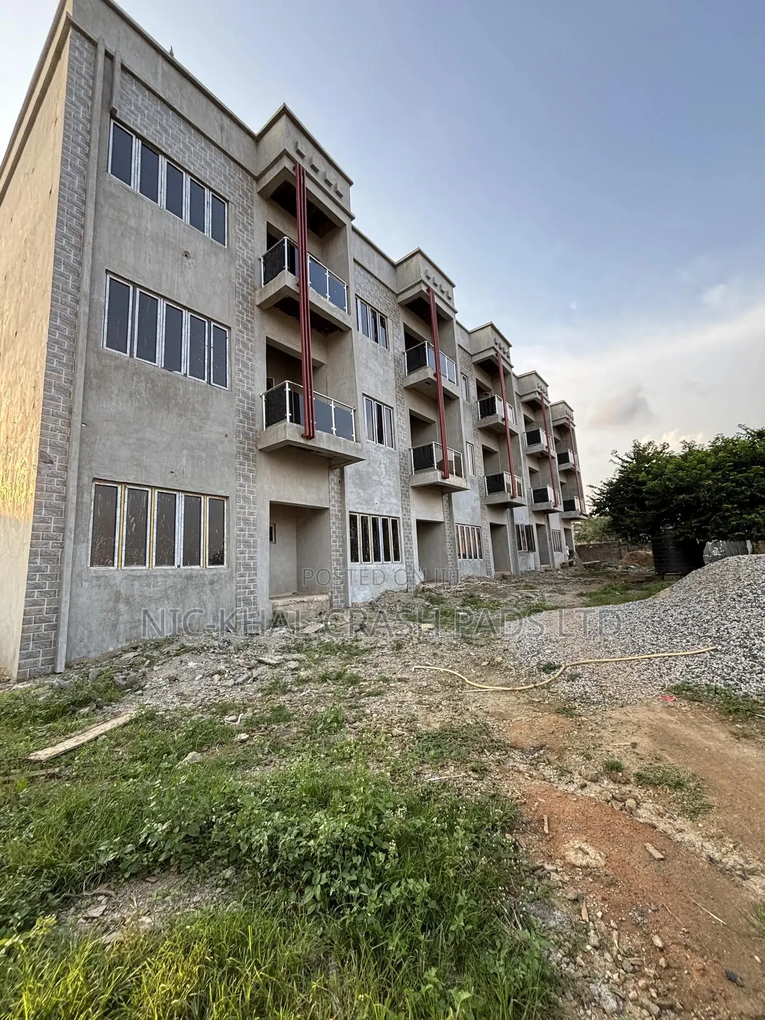5bdrm Duplex in Jahi for sale