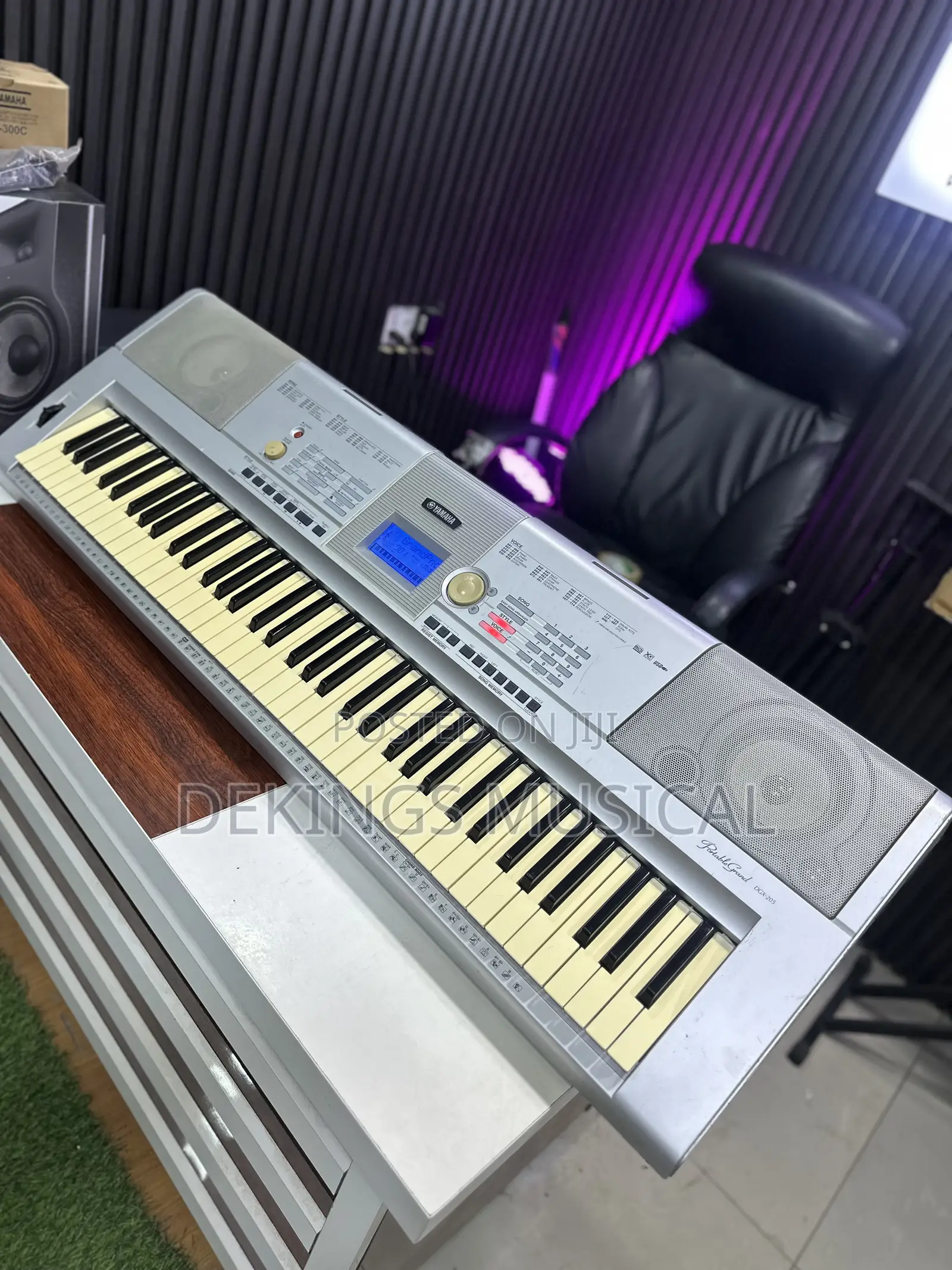 Yamaha DGX 205 76 Keys Grand Portable Keyboard Midi/ Usb