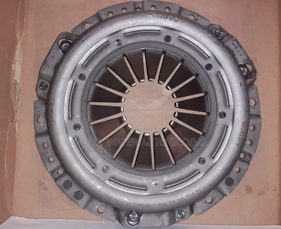 Jeep Wrangler Engine 4-Cylinder, 2.4-Liter Disc and Plate Clutch.