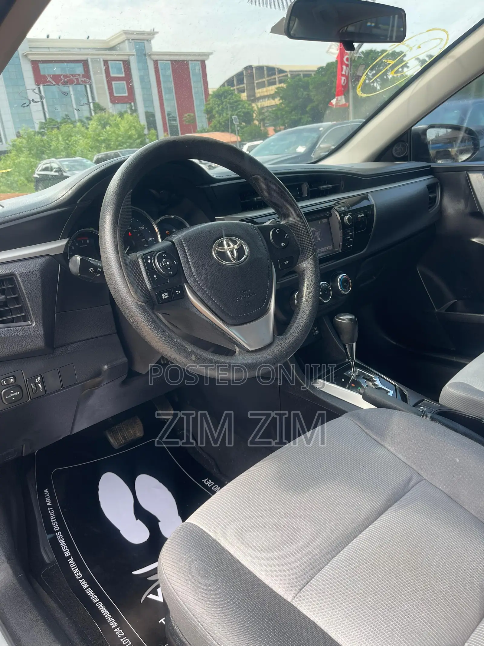 Toyota Corolla LE 4dr Sedan (1.8L 4cyl CVT) 2014 Silver