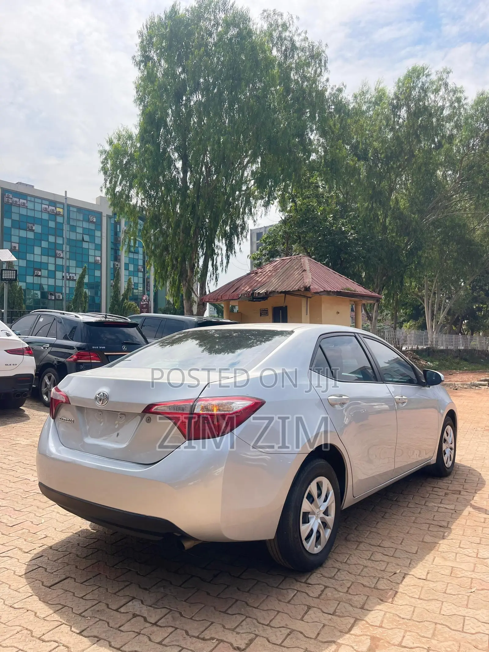 Toyota Corolla LE 4dr Sedan (1.8L 4cyl CVT) 2014 Silver