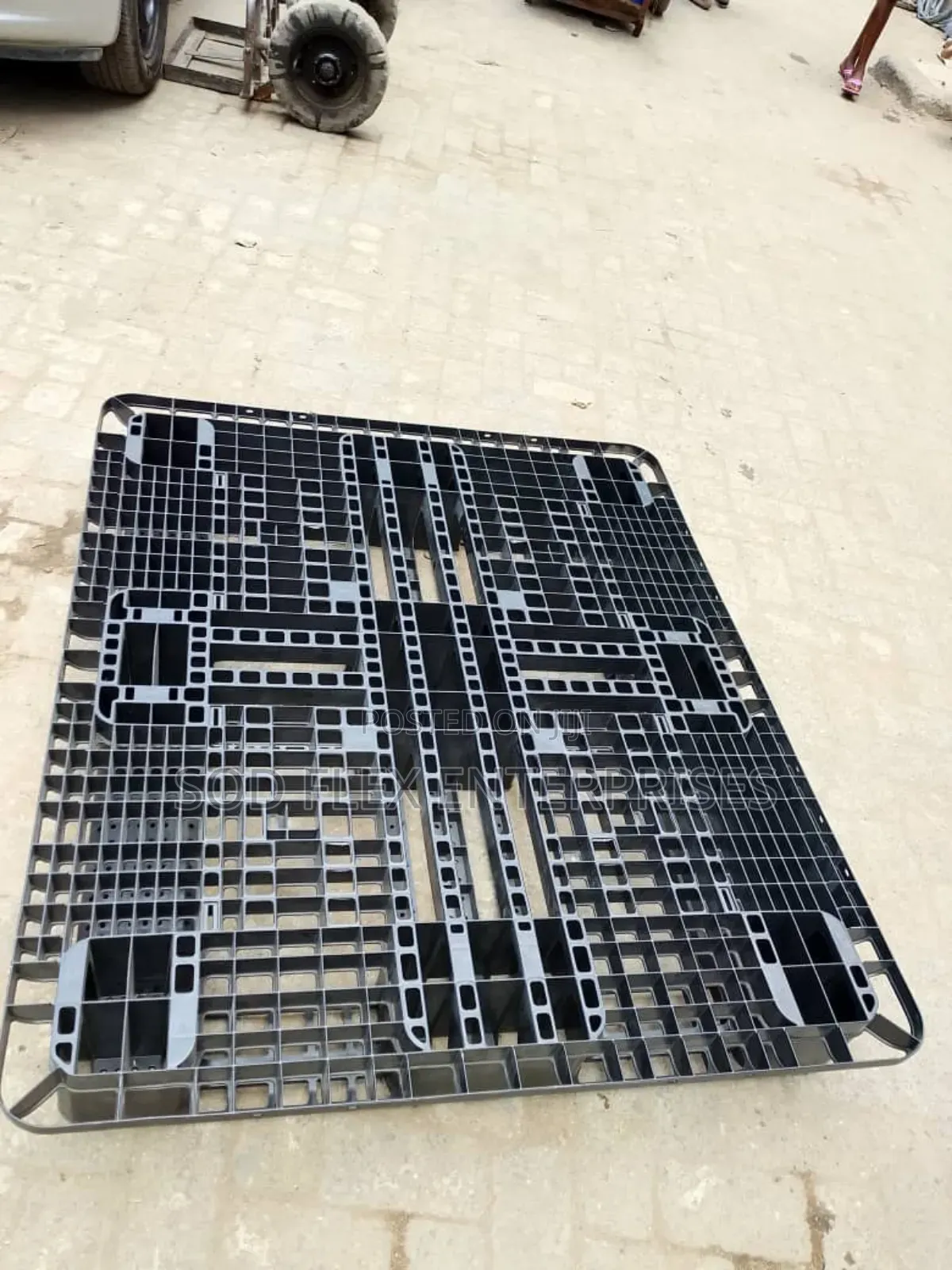 Quality Brand New Black Plastic Pallet 110*130cm