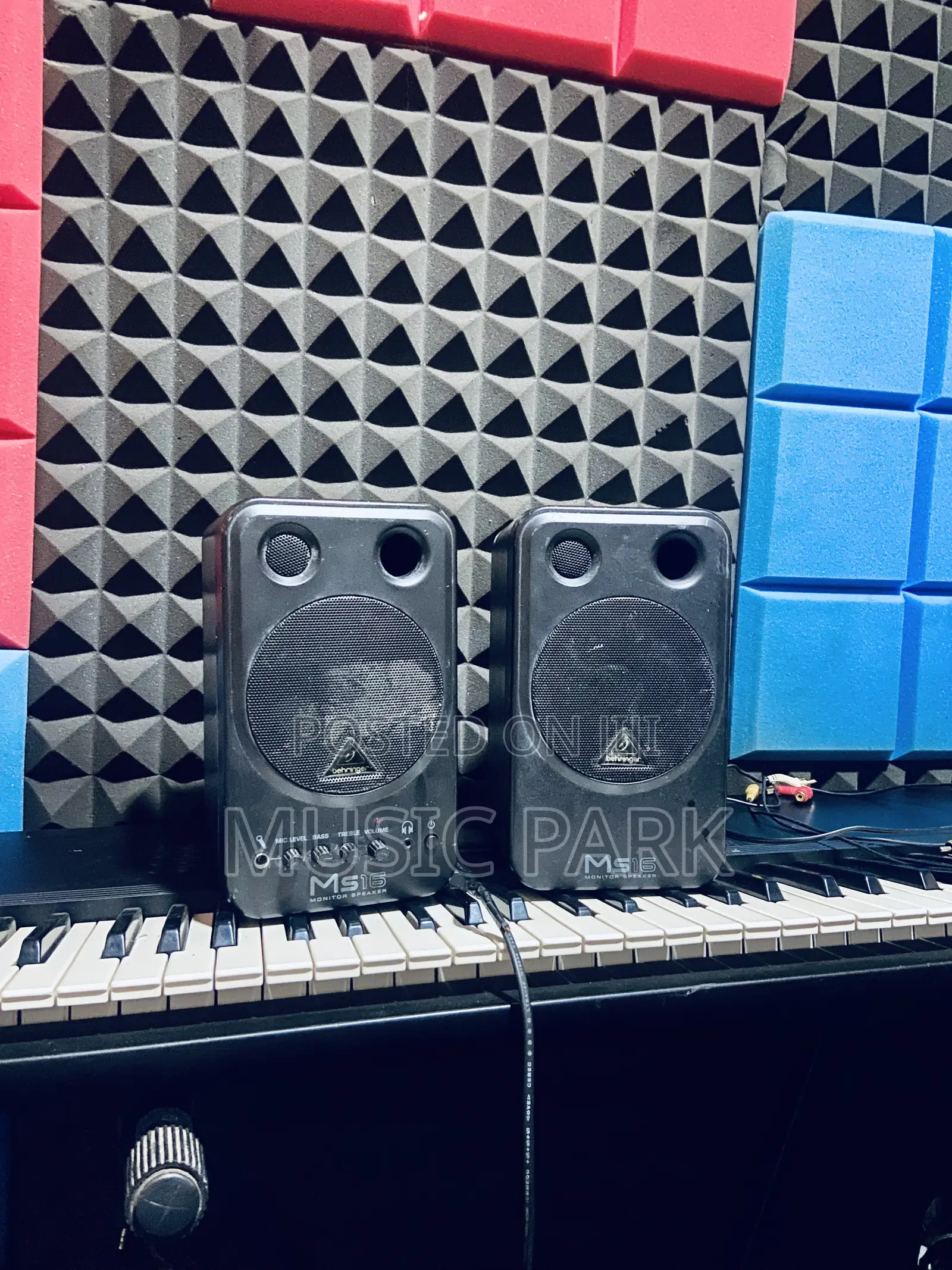The "Yamaha Mr16 Studio Monitor Speakers