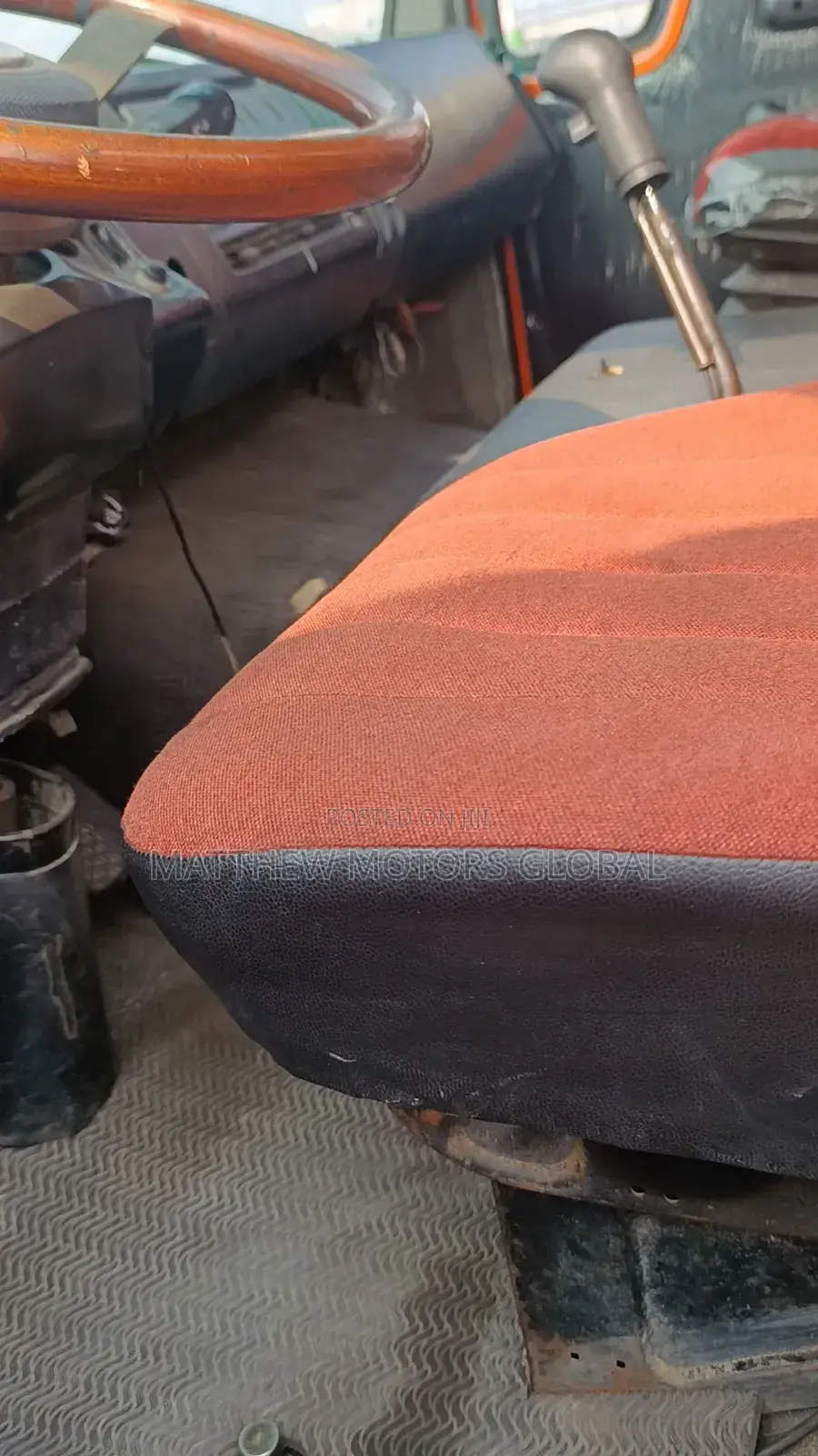 Clean Foreign Used Mercedes Benz Tipper Auxiliary 10 Tyres