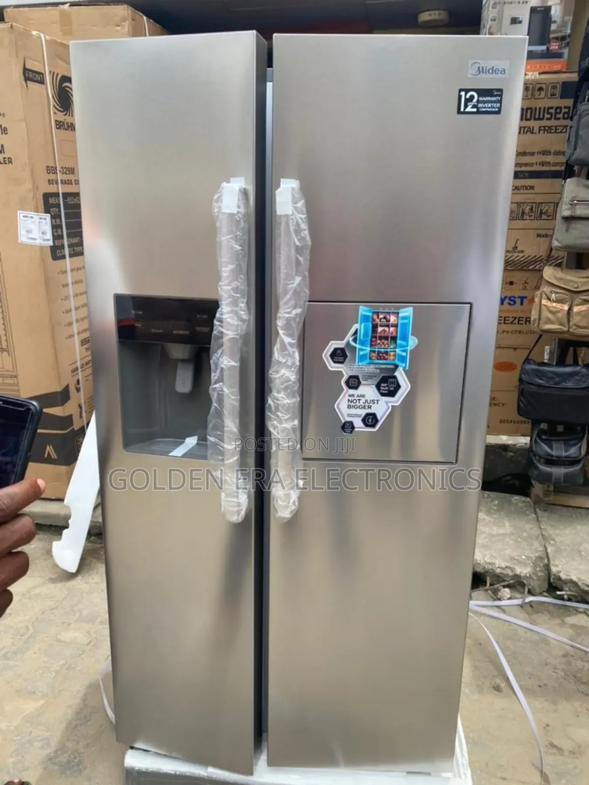 Side by Side Fridge With Ice Cube