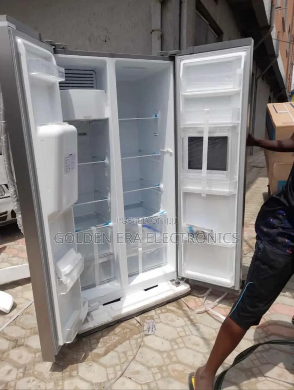 Side by Side Fridge With Ice Cube