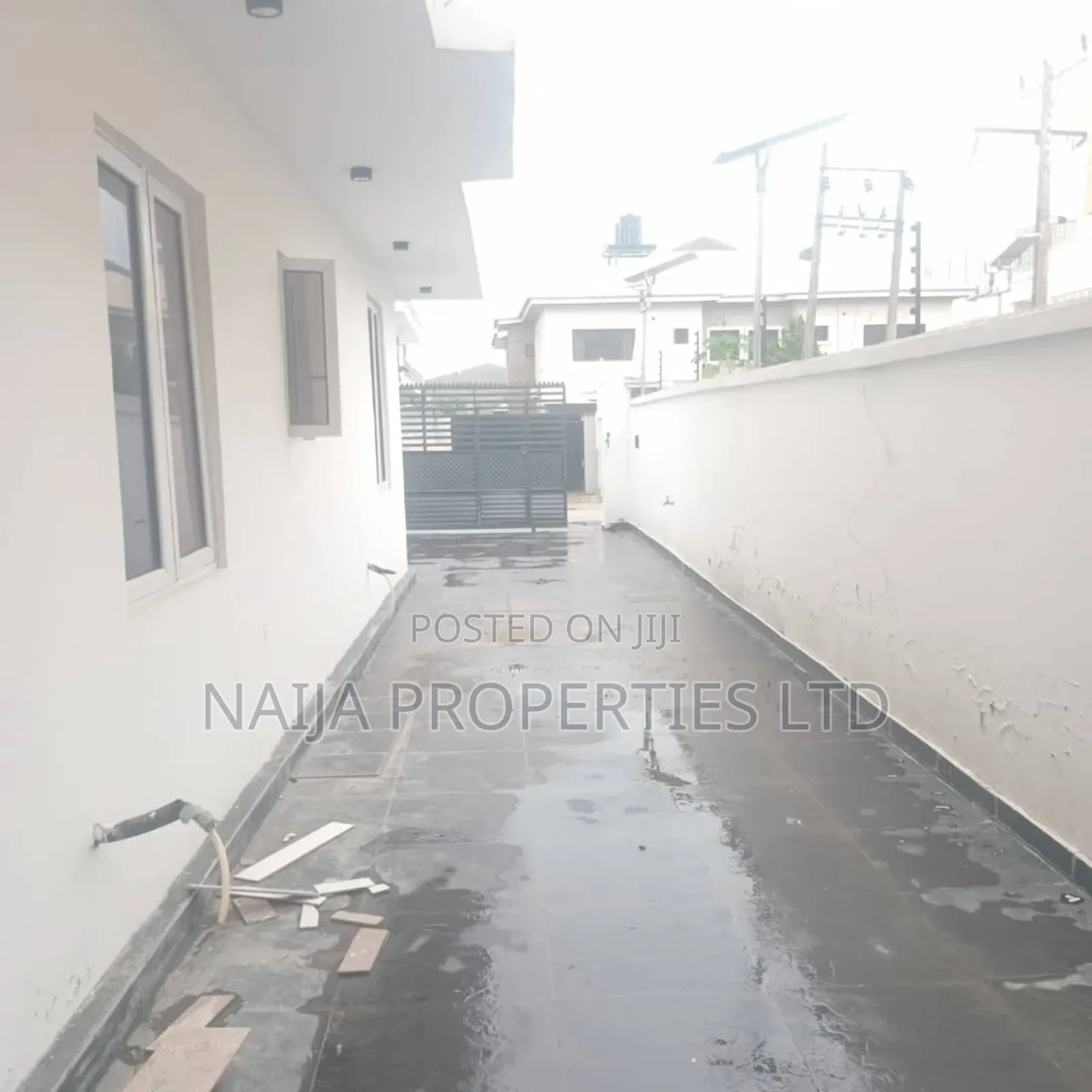 5bdrm Duplex in Lekki Phase 1 Right for sale