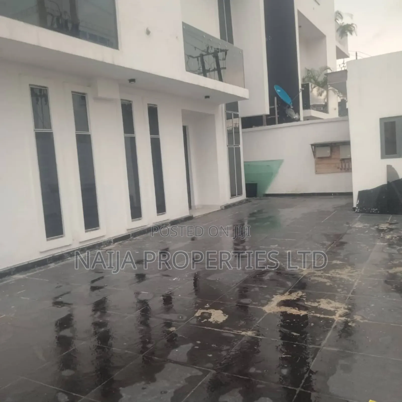 5bdrm Duplex in Lekki Phase 1 Right for sale