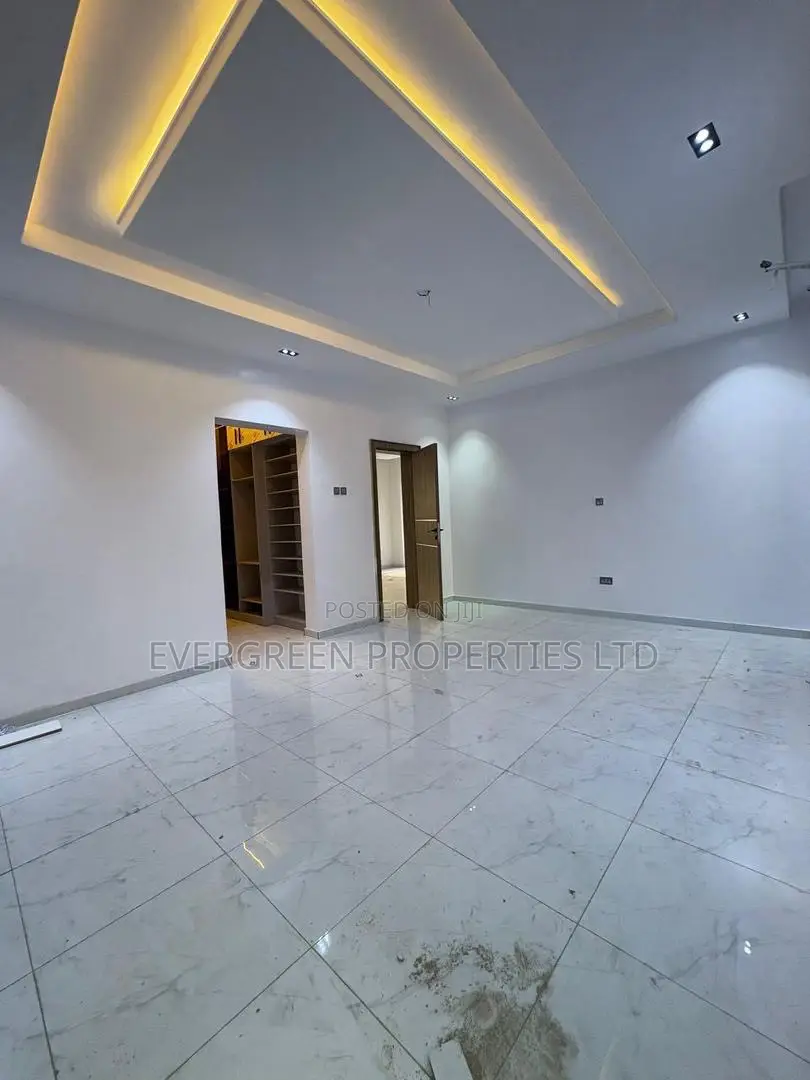 4bdrm Duplex in Akobo for sale