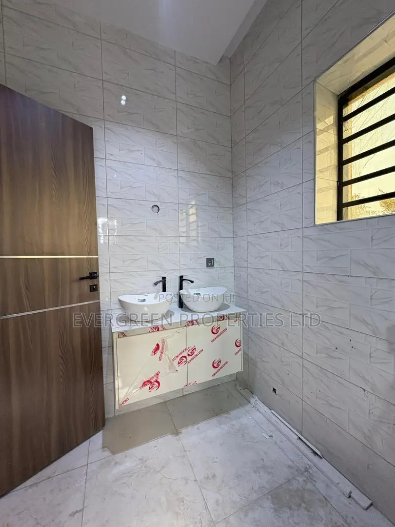 4bdrm Duplex in Akobo for sale