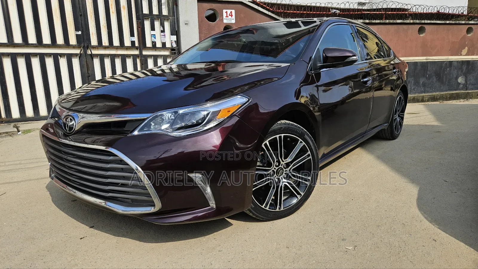 Toyota Avalon Limited 4dr Sedan (3.5L 6cyl 6A) 2014 Burgundy