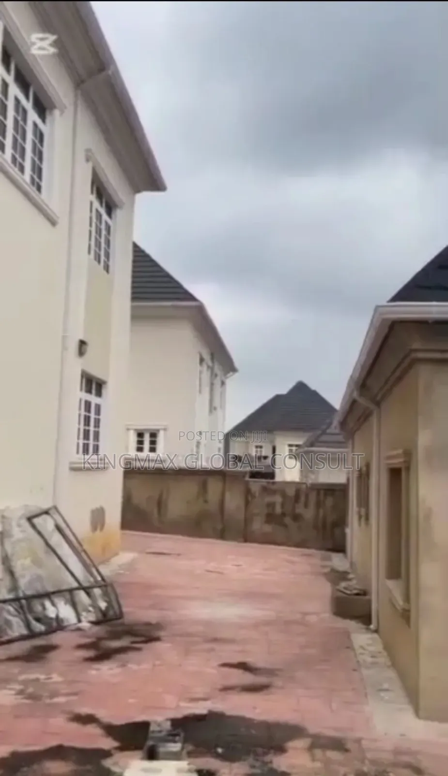 5bdrm Duplex in Guzape District for sale