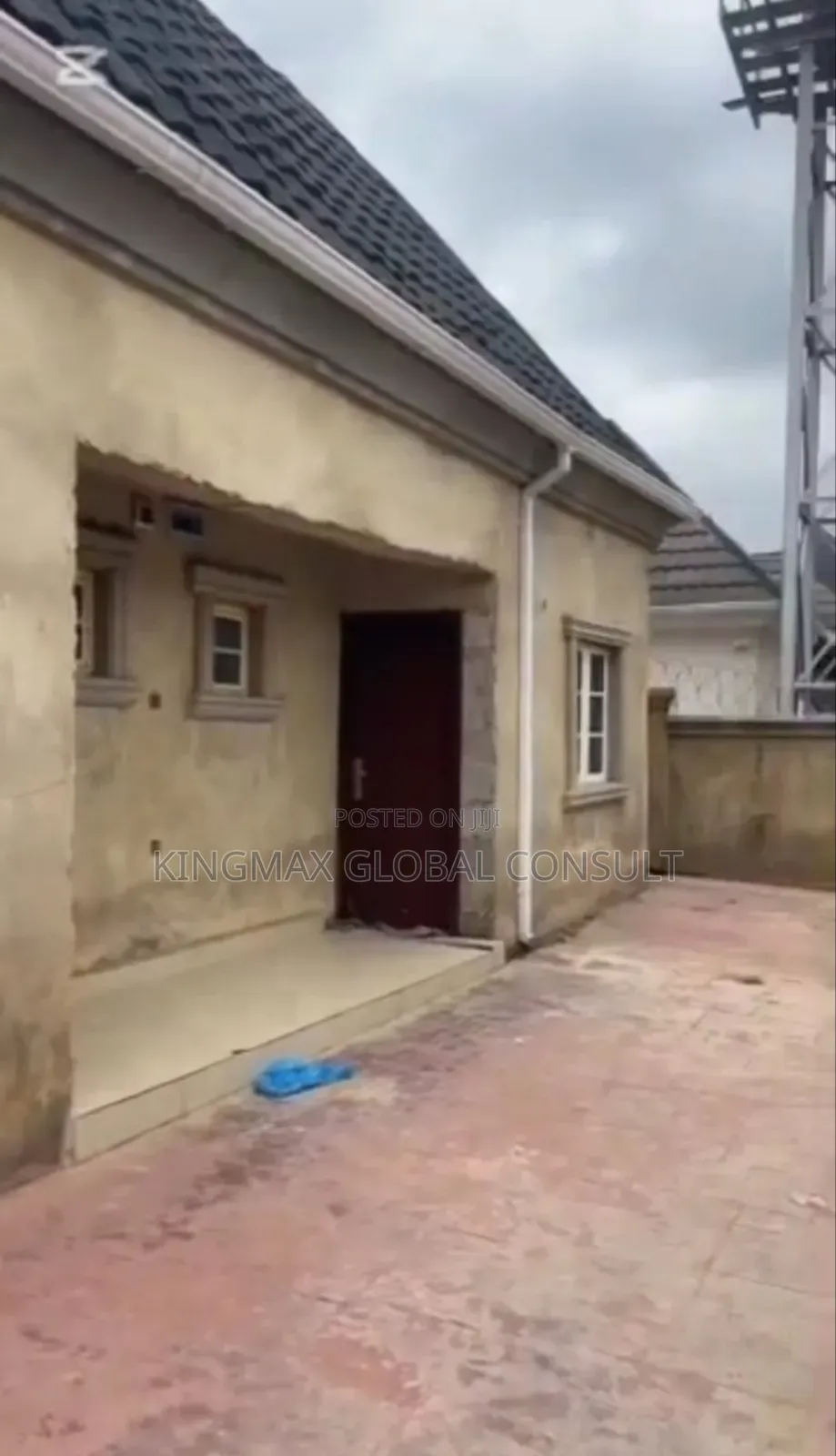 5bdrm Duplex in Guzape District for sale