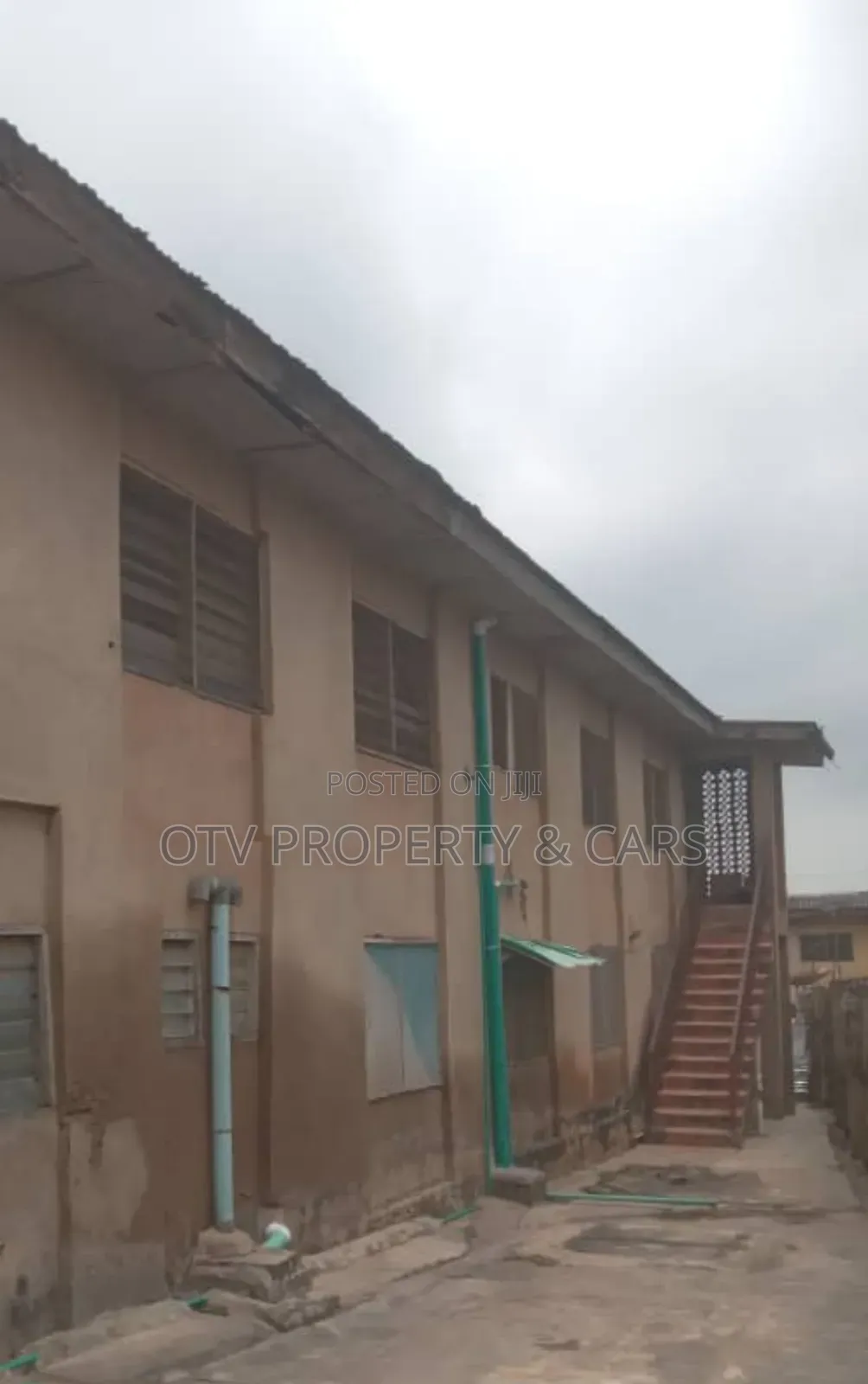 10bdrm Block of Flats in Akobo for sale