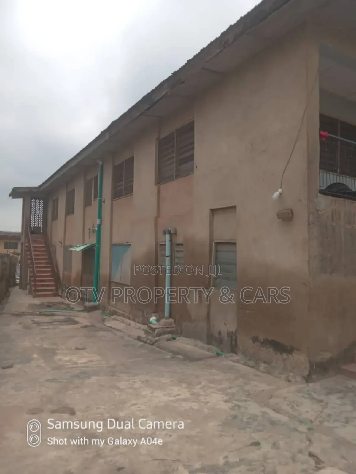 10bdrm Block of Flats in Akobo for sale