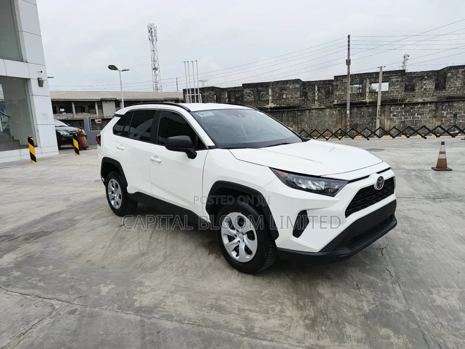 Toyota RAV4 LE 2021 White