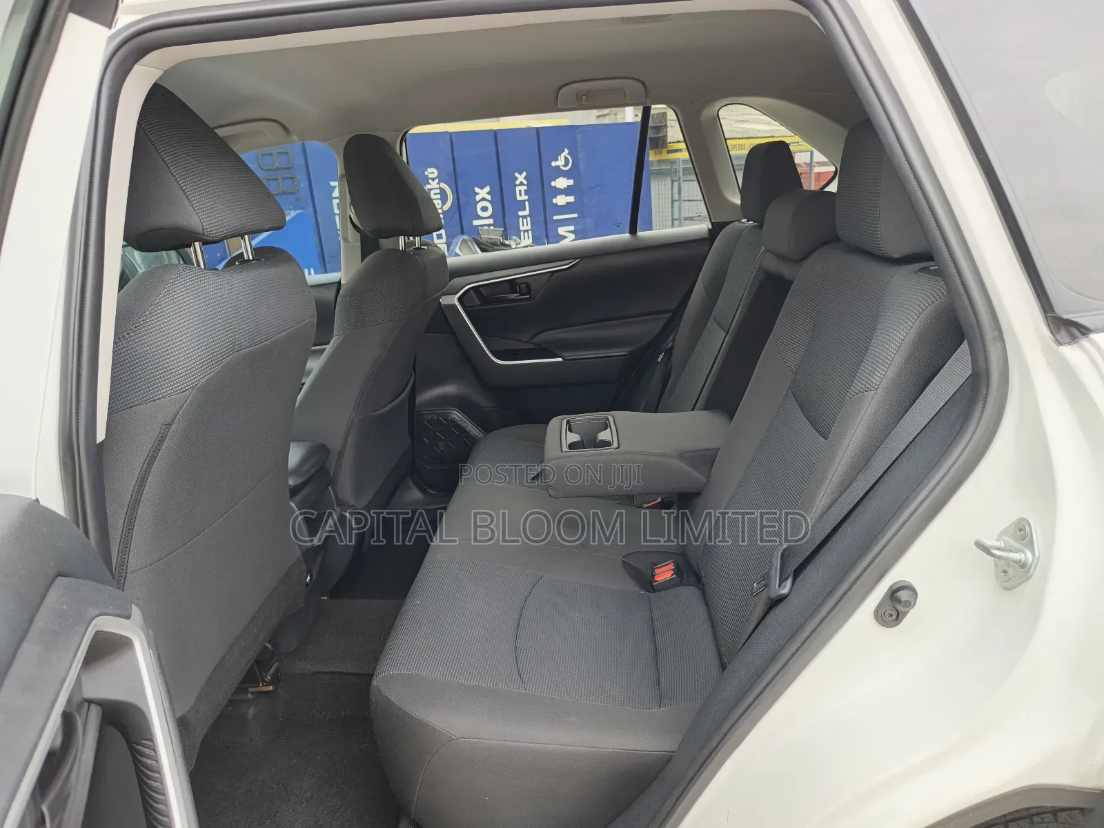 Toyota RAV4 LE 2021 White