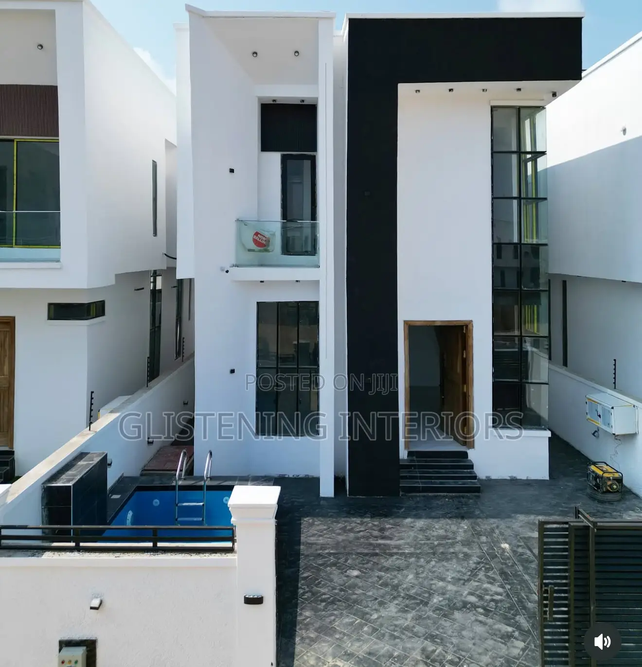 Curtain Wall With A 5mm Glazing Glass With Black  Accessories