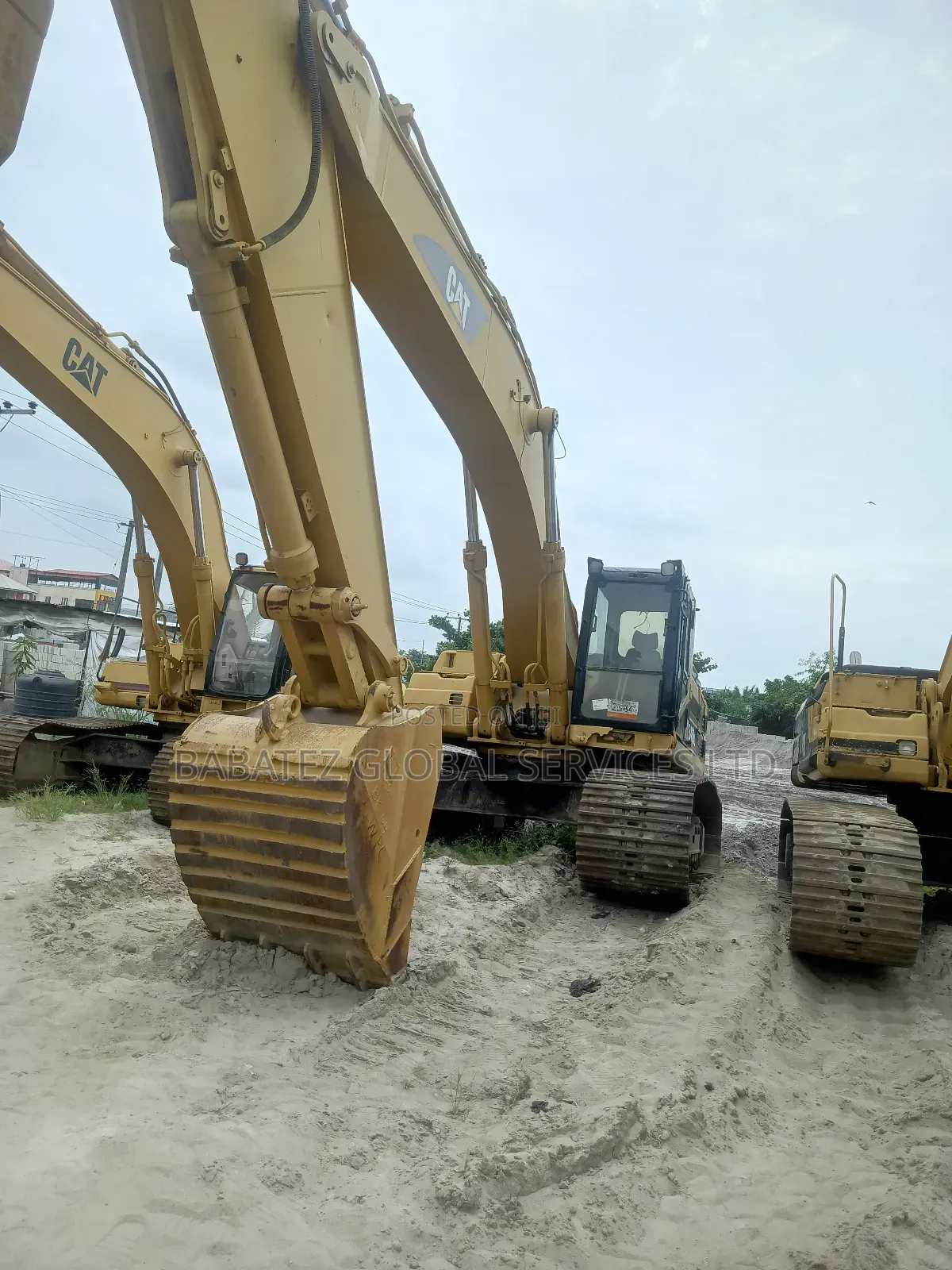 345 Cat Escavator